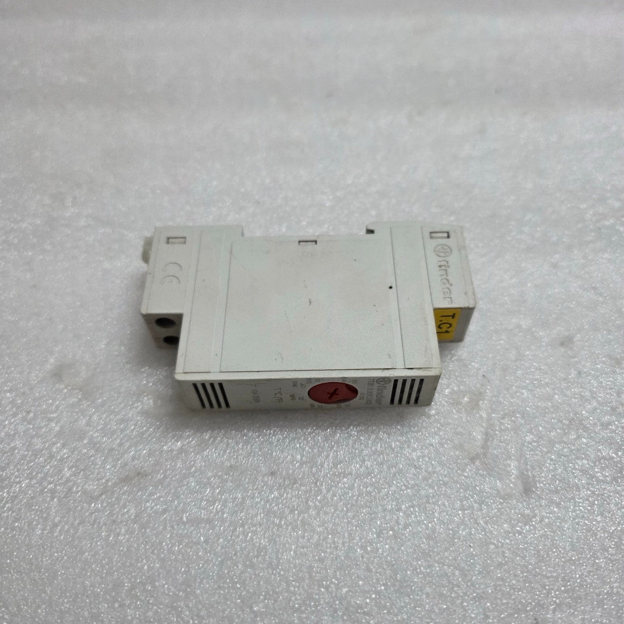 FINDER 7T.81.0.000.2403 PANEL THERMOSTAT
