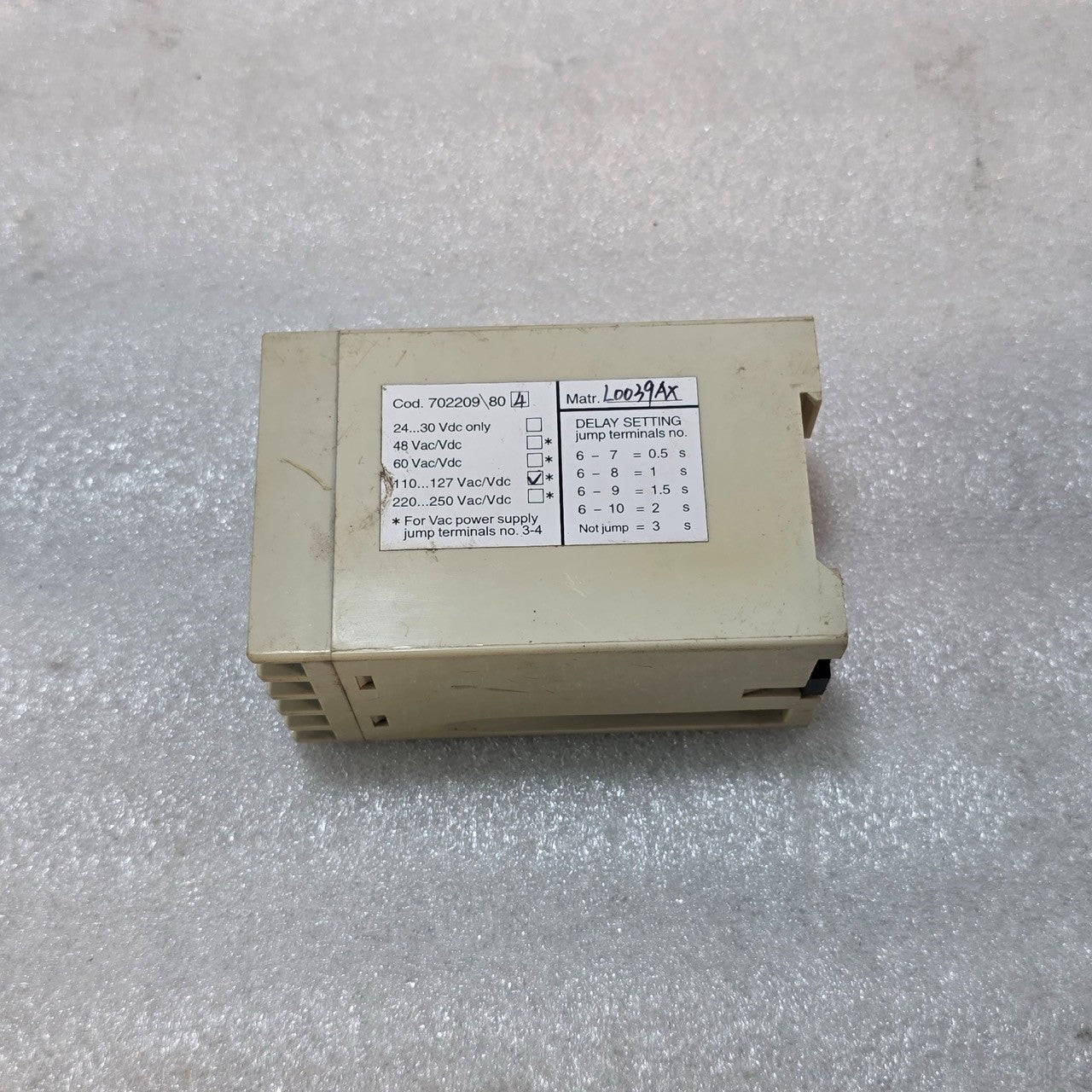 ABB SACE YU DELAY 702209/80 4 ELECTRONIC TIME DELAY RELAY 110–127 VAC/VDC