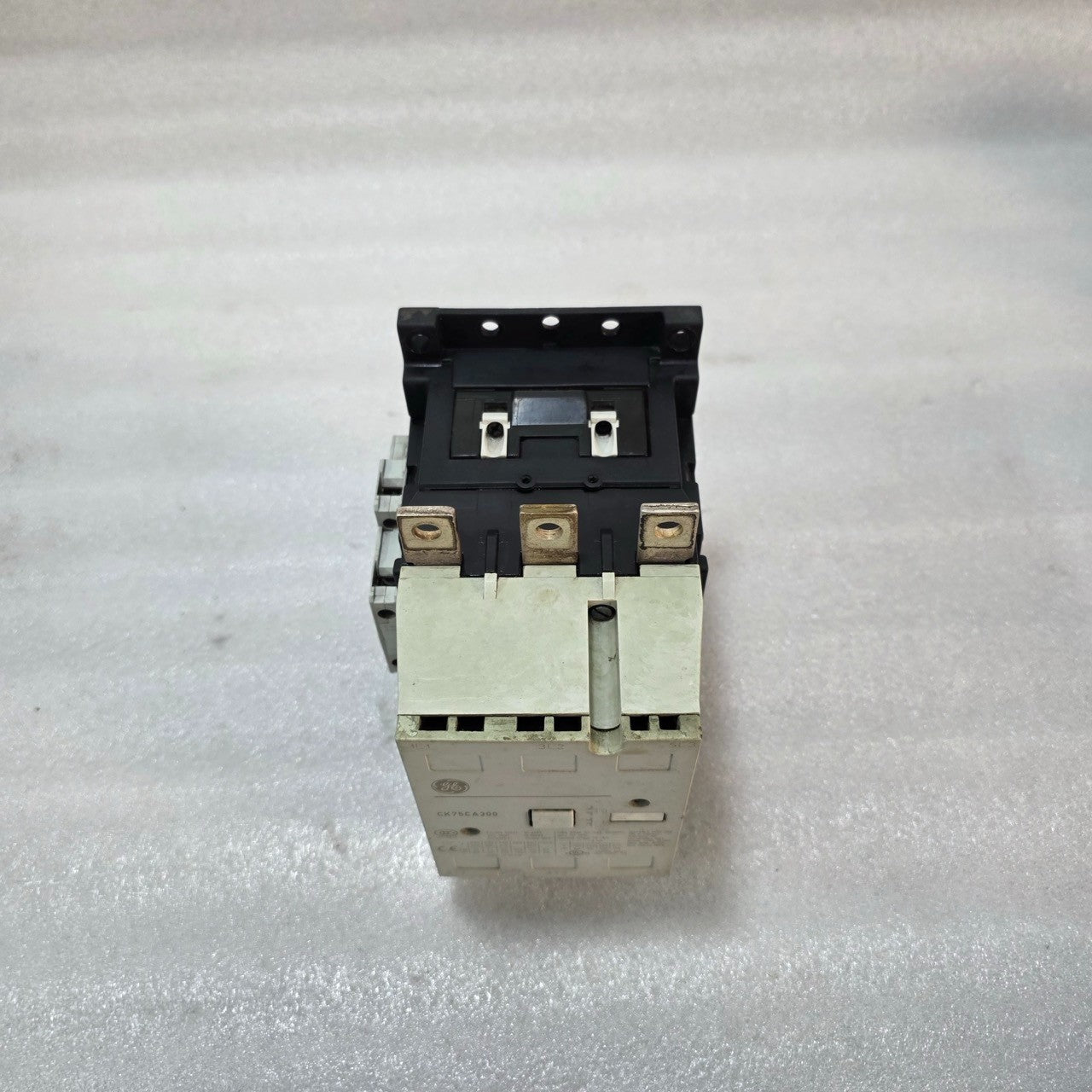 GENERAL ELECTRIC CK75CA300 3-POLE MAGNETIC CONTACTOR 150A