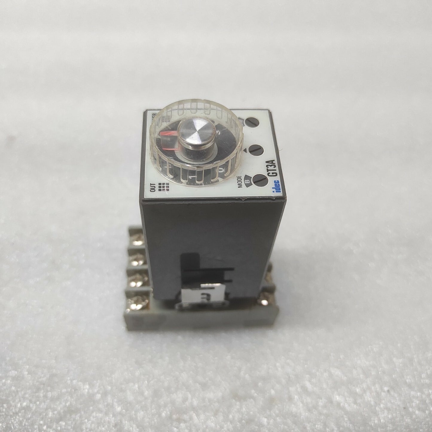 IDEC GT3A-2AF20 MULTIFUNCTION TIMER 100-240VAC
