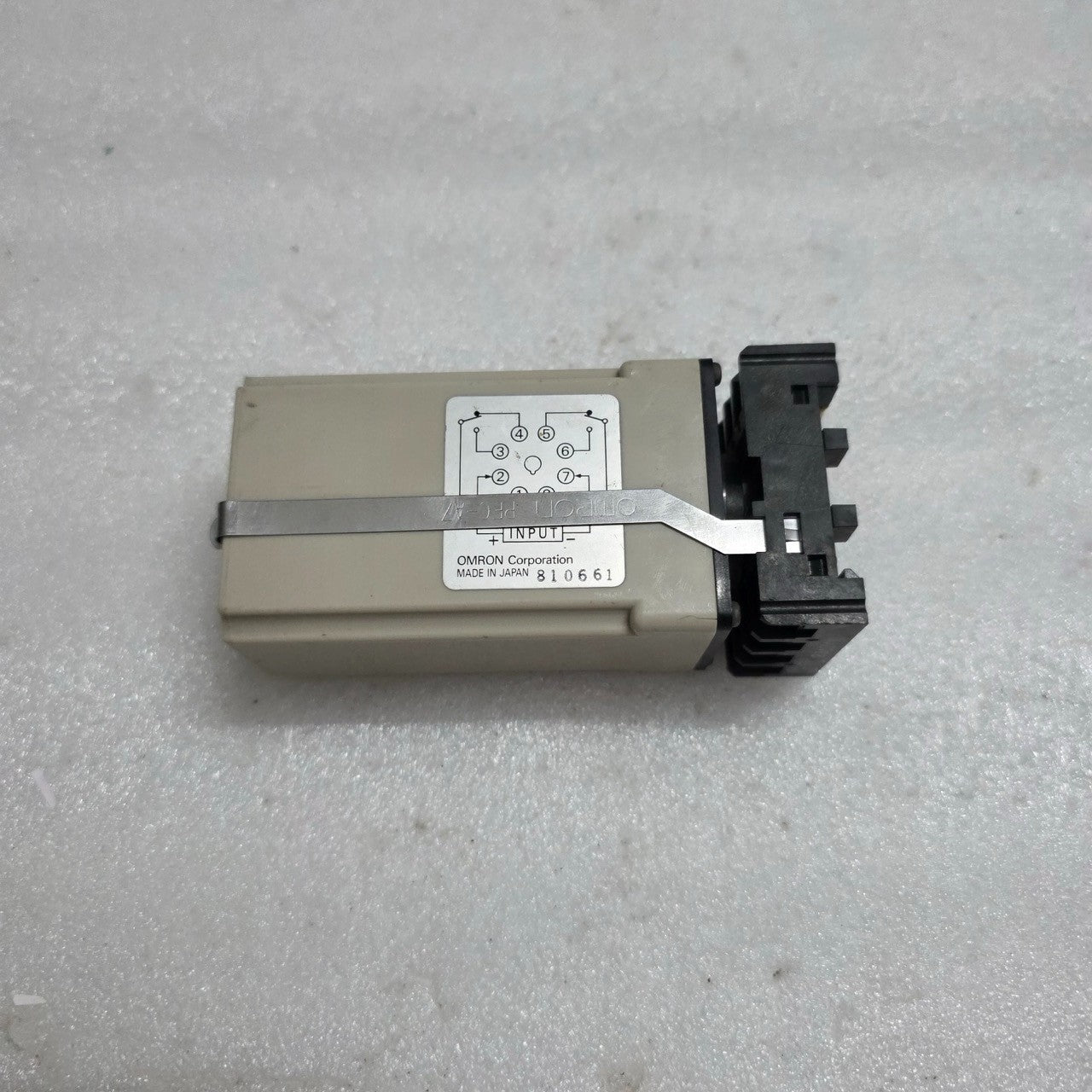 OMRON LG2-AB VOLTAGE SENSOR / VOLTAGE DETECTION RELAY 100V