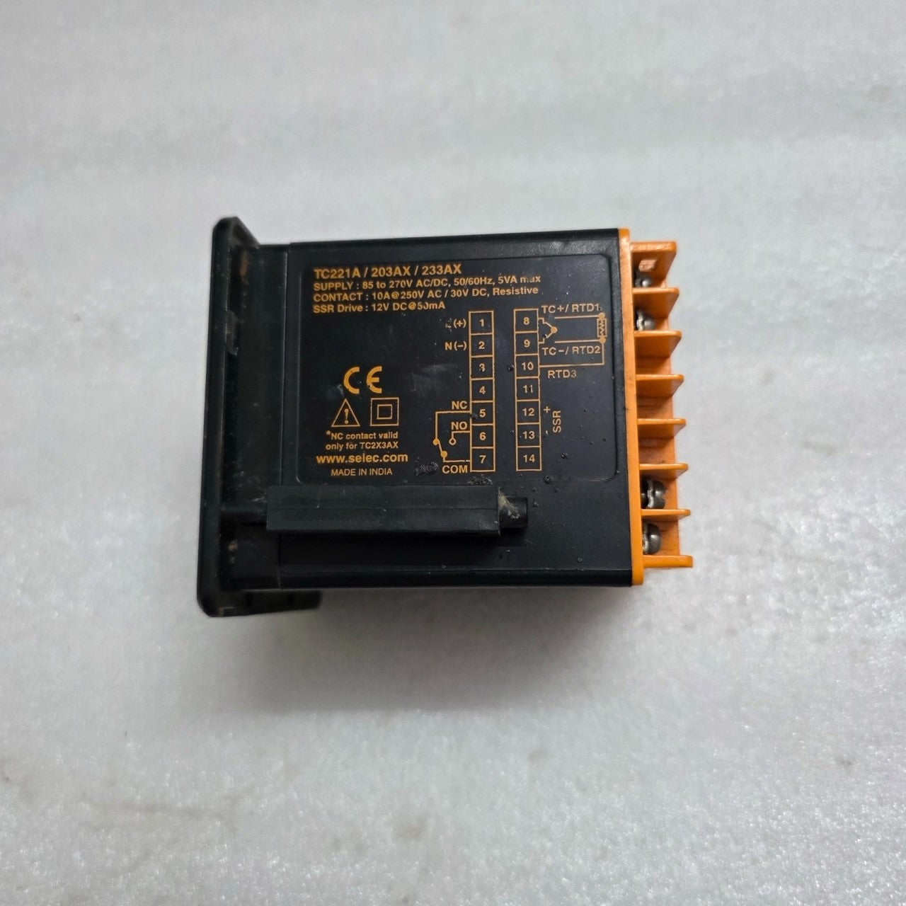 SELEC TC203AX DIGITAL PID/ON-OFF TEMPERATURE CONTROLLER
