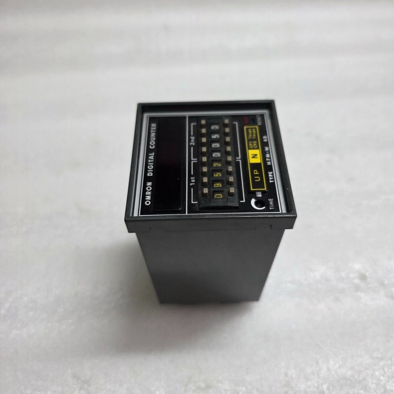 OMRON H7M-W 4D DIGITAL COUNTER 110/220 VAC