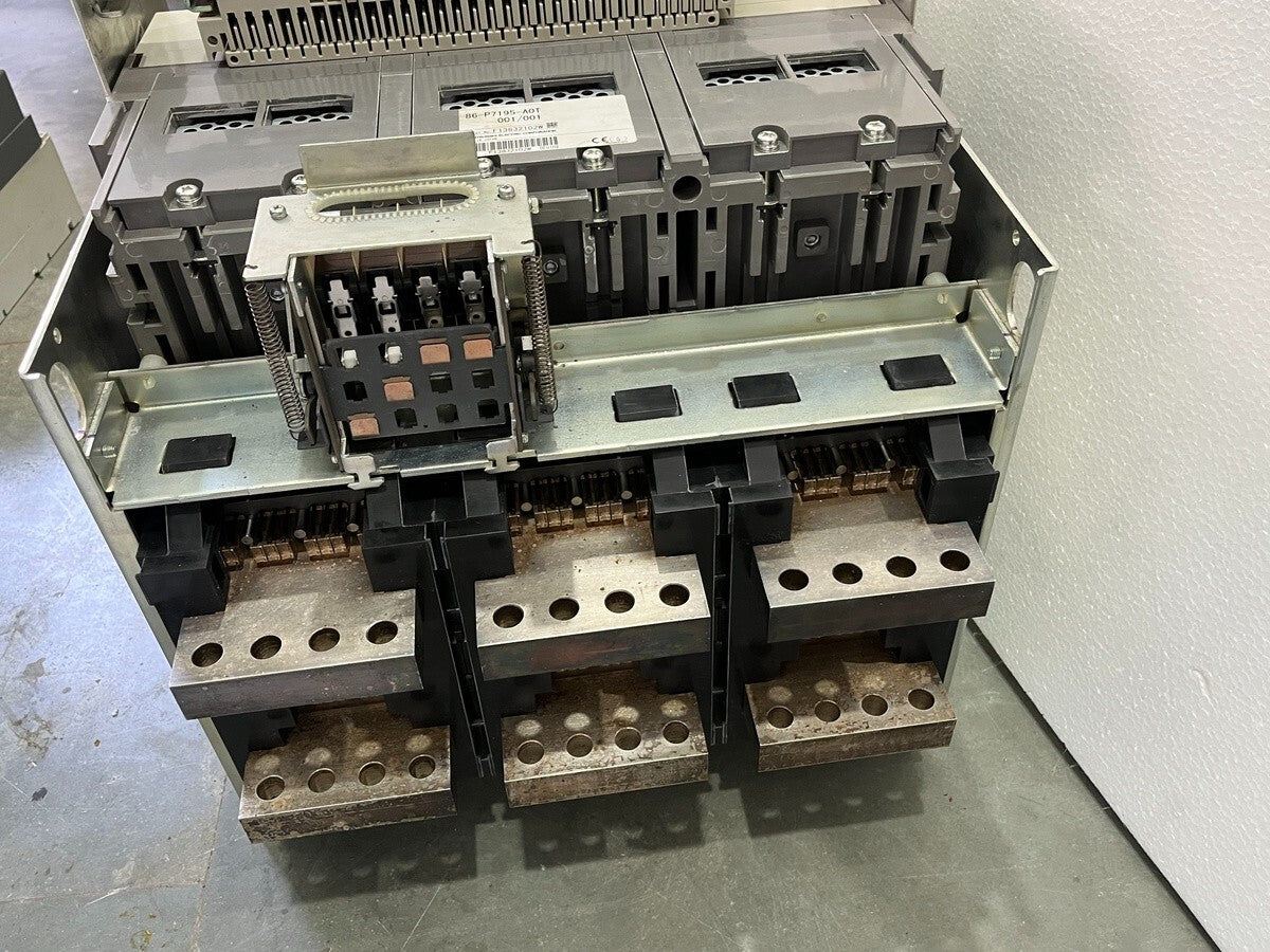 MITSUBISHI AE3200-SW LOW VOLTAGE AIR CIRCUIT BREAKER UVT 380-460V