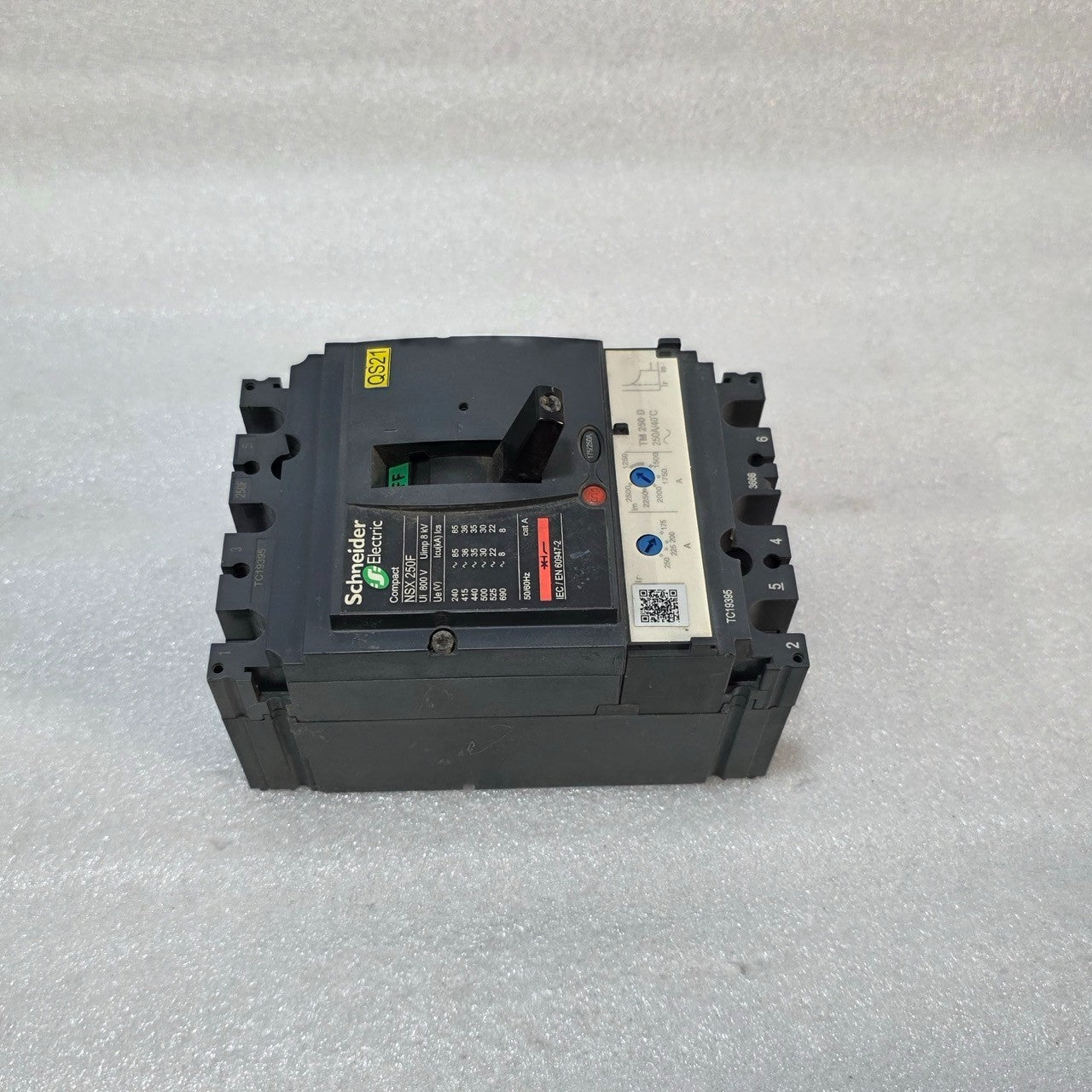 COMPACT NSX250F 3-POLE CIRCUIT BREAKER 250A