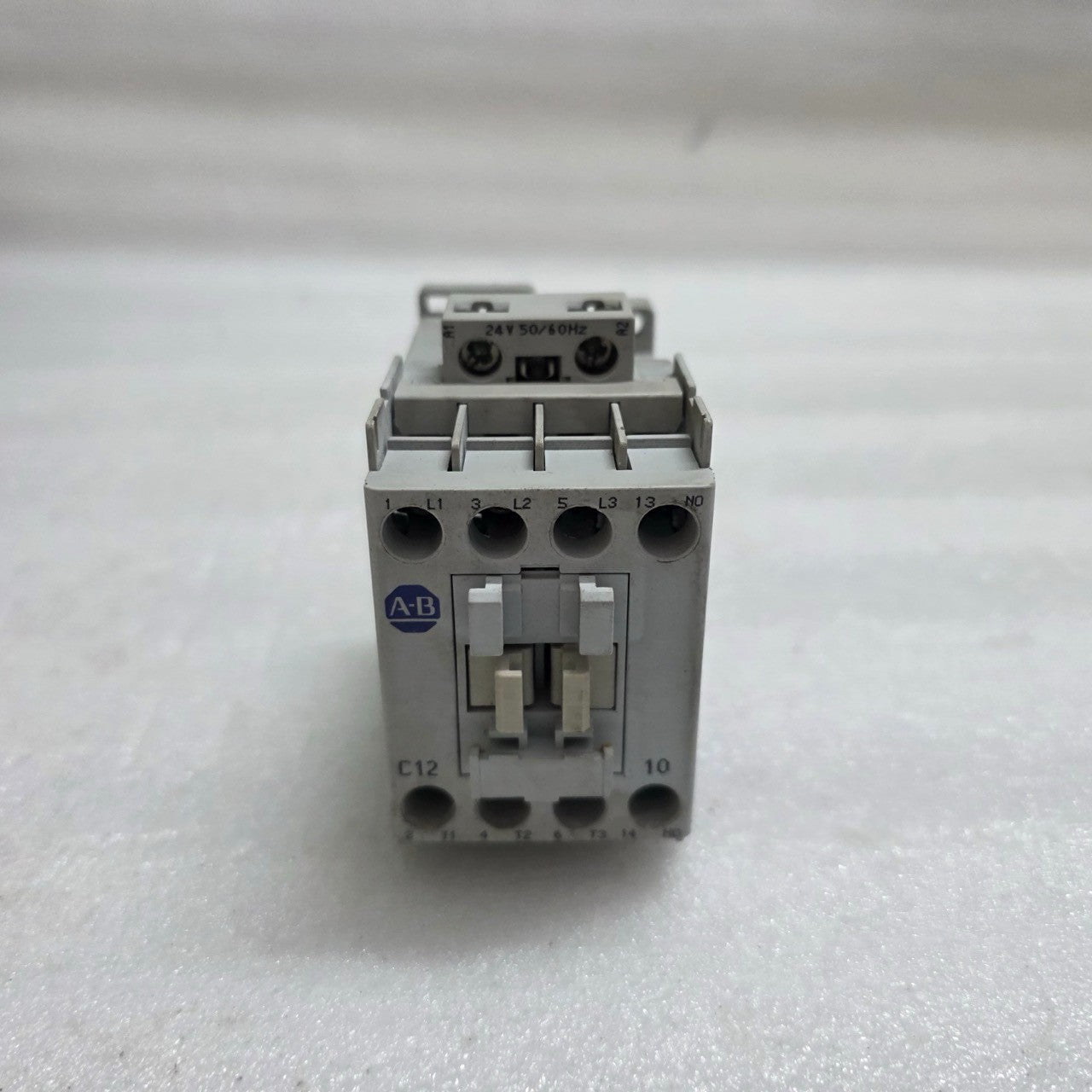ALLEN-BRADLEY CAT 100-C12-10 SER A CONTACTOR COIL VOLTAGE 24V AC