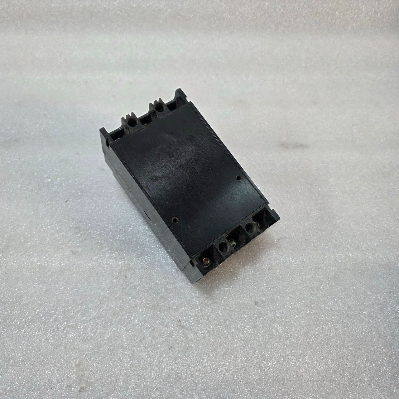 HYUNDAI HBS-33 3-POLE CIRCUIT BREAKER 10A