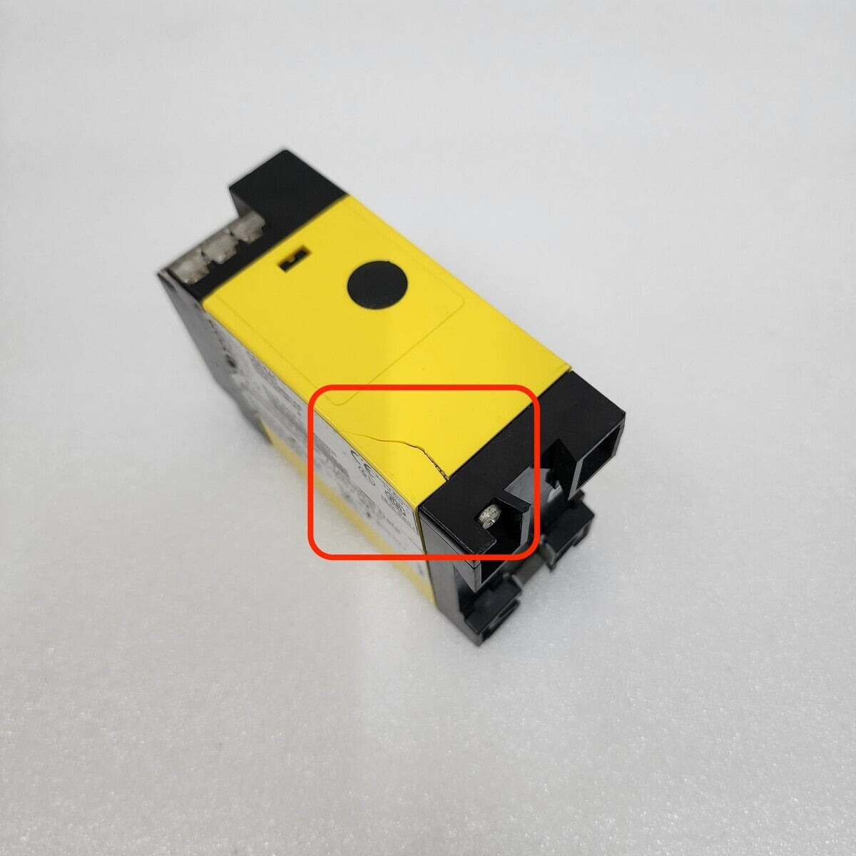 Bender CSE141 Overload Relay B942615 85-275 VAC CRACK ON BODY