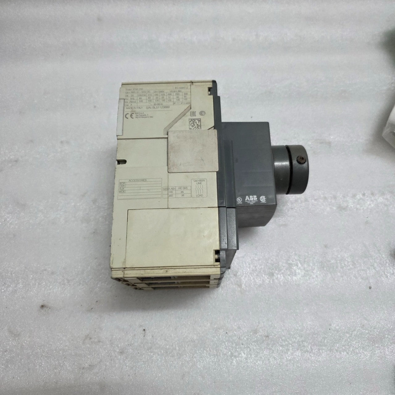 ABB XT4S 250 MOULDED CASE CIRCUIT BREAKER (MCCB) 3-POLE 250A 1SDA068475R1