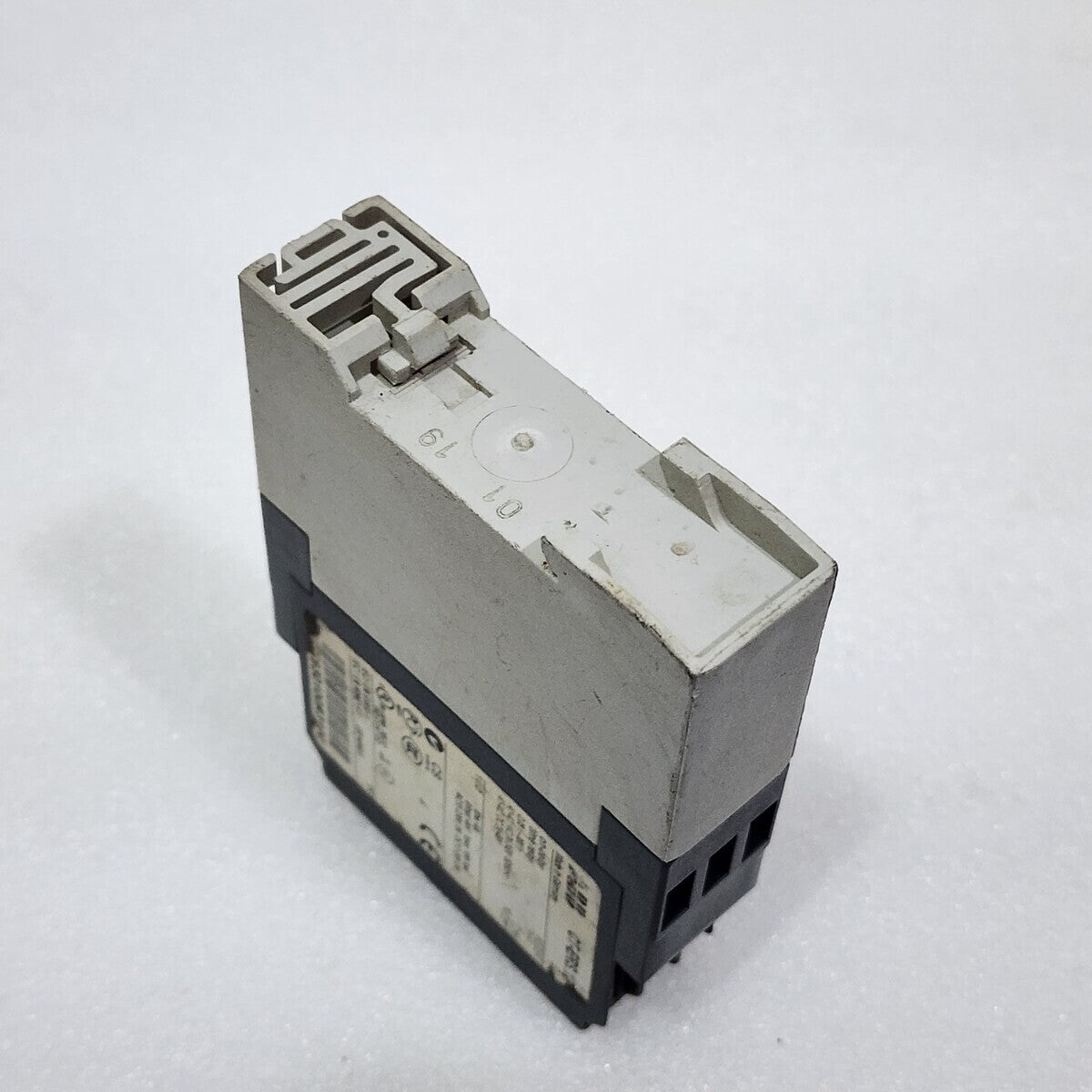 ABB CT-ERS.12 ON DELAY TIME RELAY 1SVR630100R3100 24-240VAC/24-48VDC