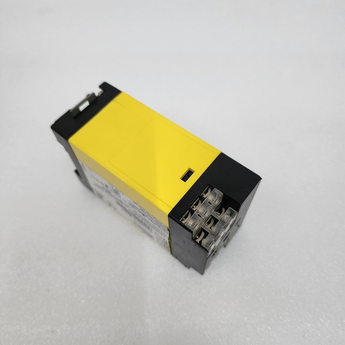 Bender CSE141 Overload Relay B942615 85-275 VAC CRACK ON BODY