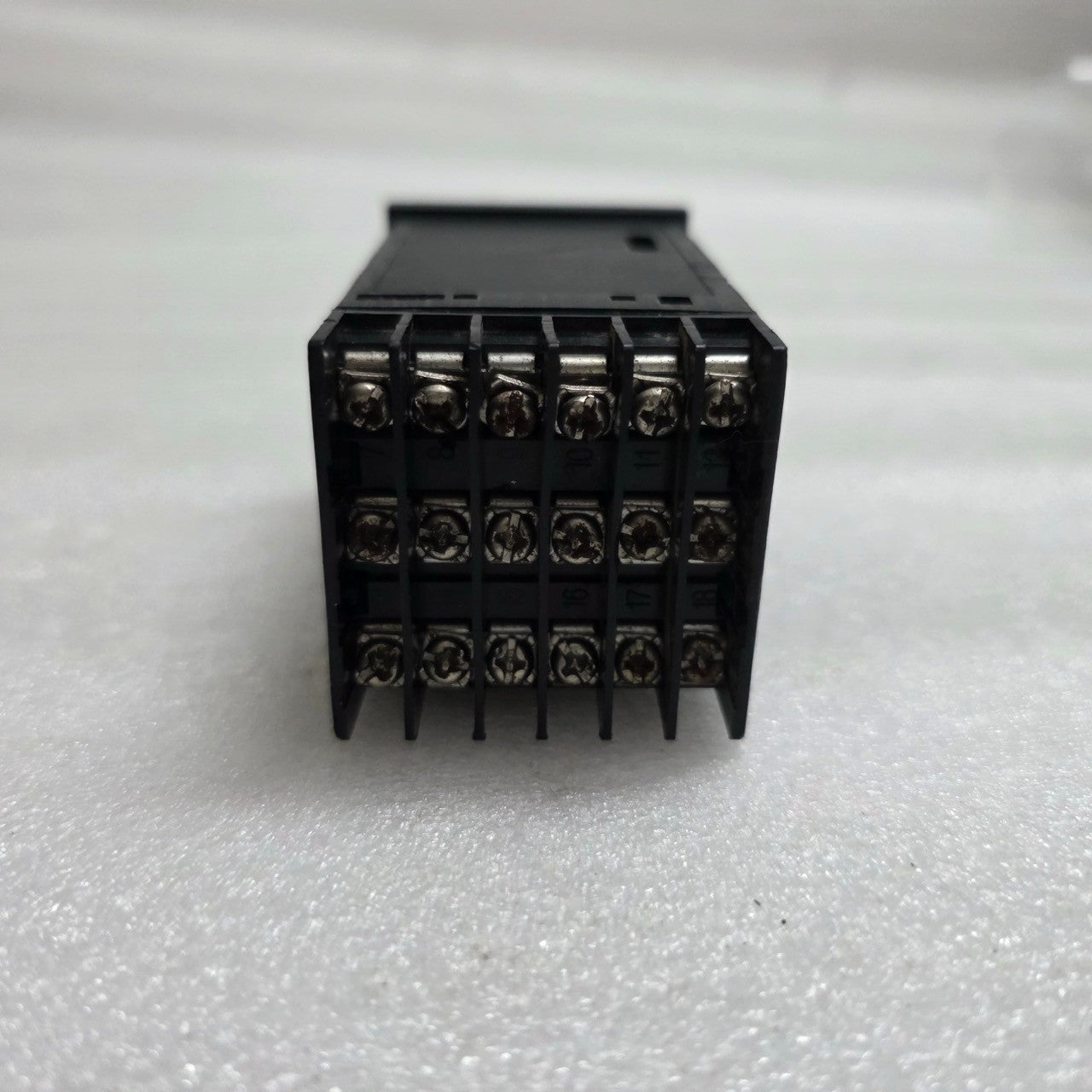 HANGZHOU HONCEN HC2221 DIGITAL DUAL-DISPLAY TEMPERATURE AND HUMIDITY CONTROLLER