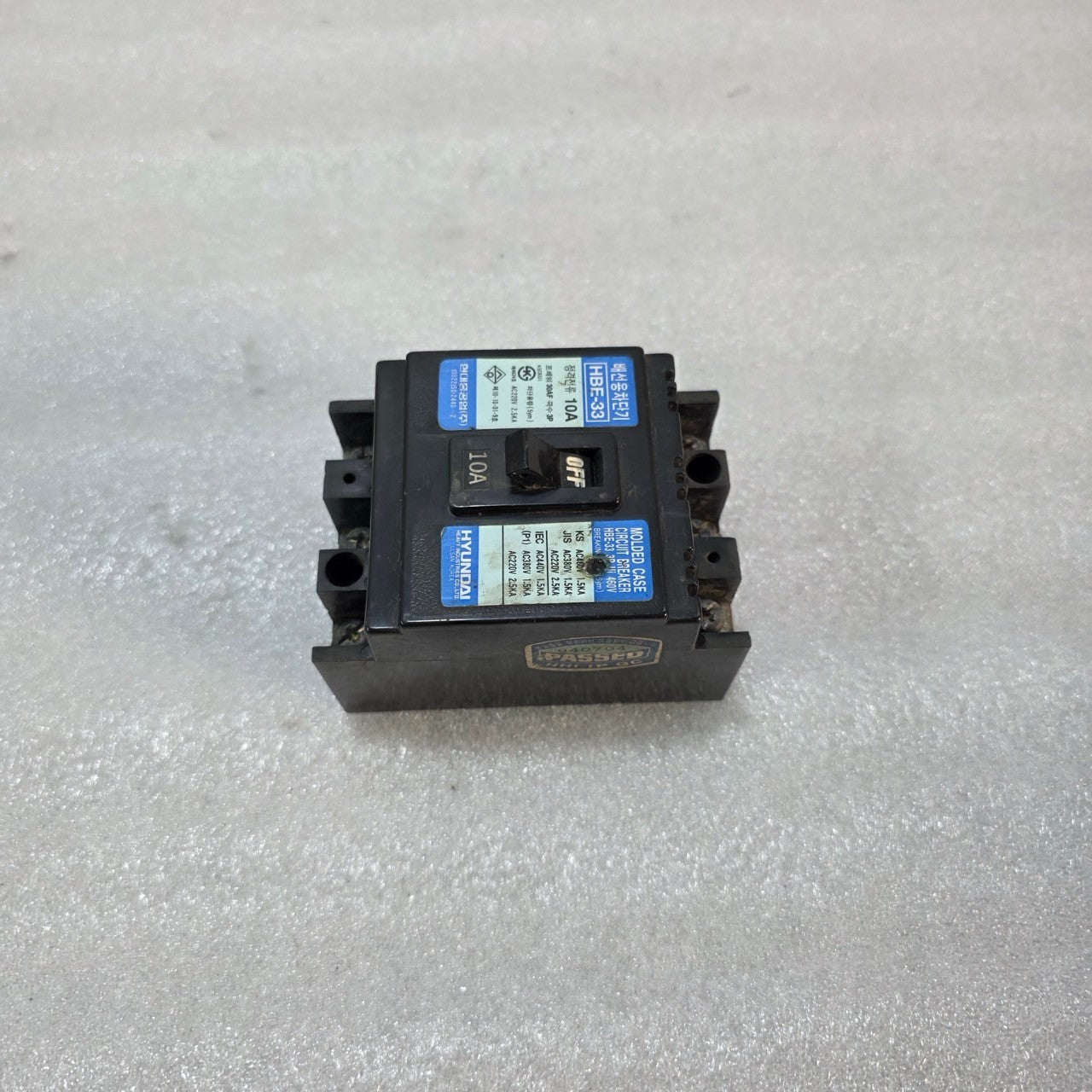 HYUNDAI HBE-33 3-POLE CIRCUIT BREAKER 10A