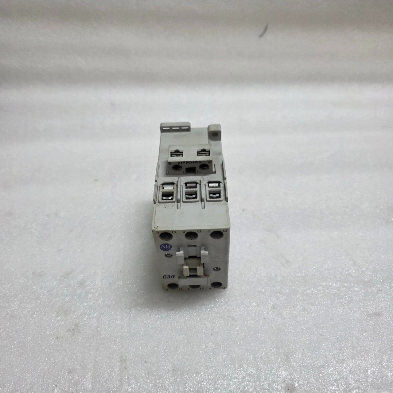 ALLEN-BRADLEY CAT 100-C30-00 SER C CONTACTOR COIL VOLTAGE 24V AC