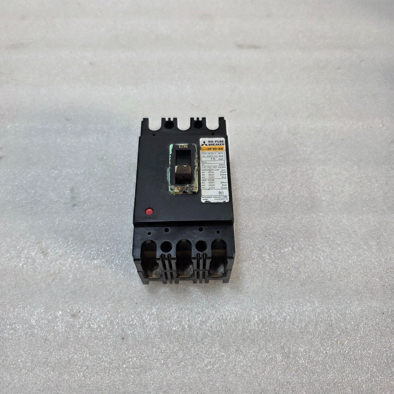 3 UNIT X MITSUBISHI NF30-SB 3 POLE CIRCUIT BREAKER 15A X LOT OF 3 UNIT