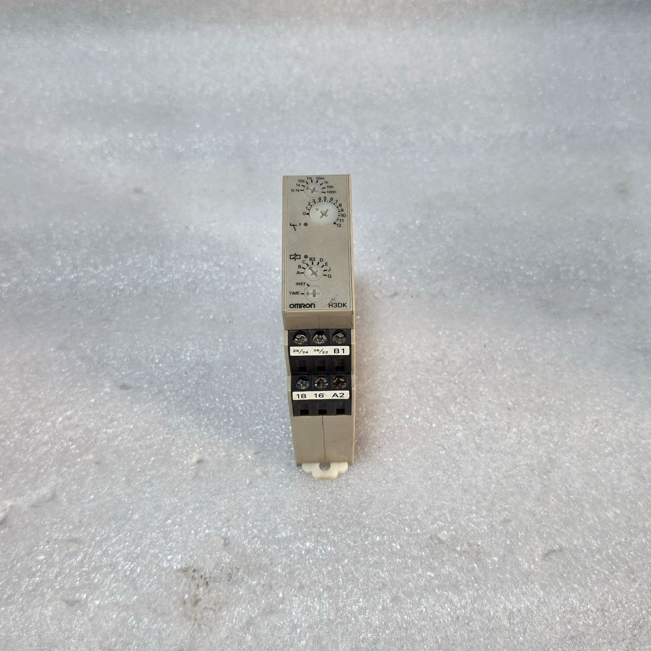 OMRON H3DK-M2 SOLID-STATE TIMER RELAY 24–240 VAC/VDC