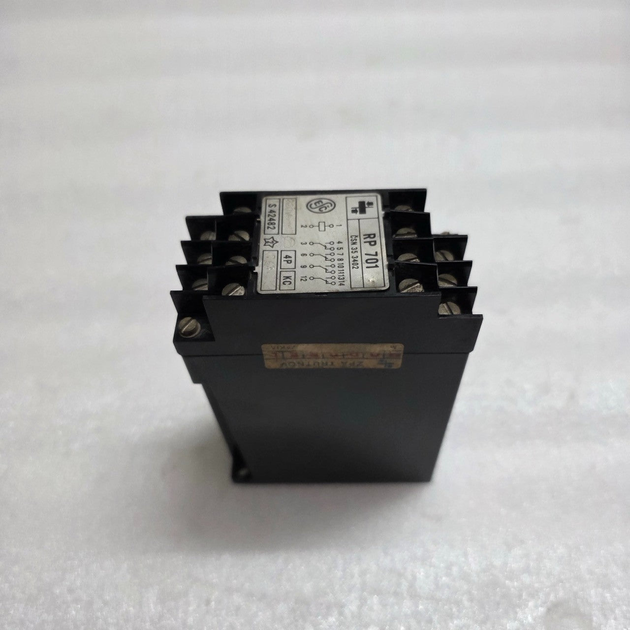 ZPA TRUTNOV RP 701 INDUSTRIAL CONTROL RELAY CSN 35 3402 220V AC