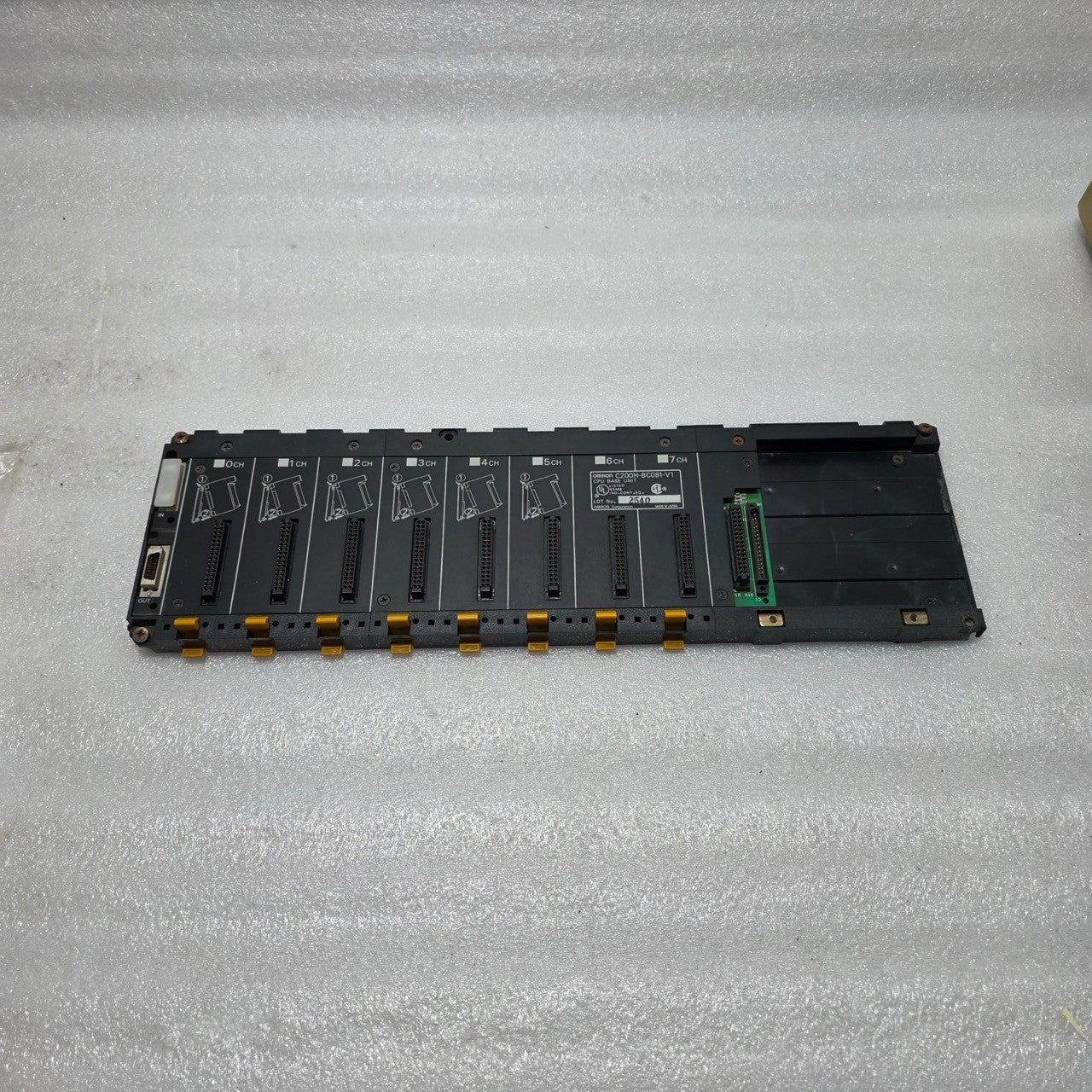 OMRON C200H-BC081-V1 CPU BASE UNIT / 8-SLOT BACKPLANE RACK