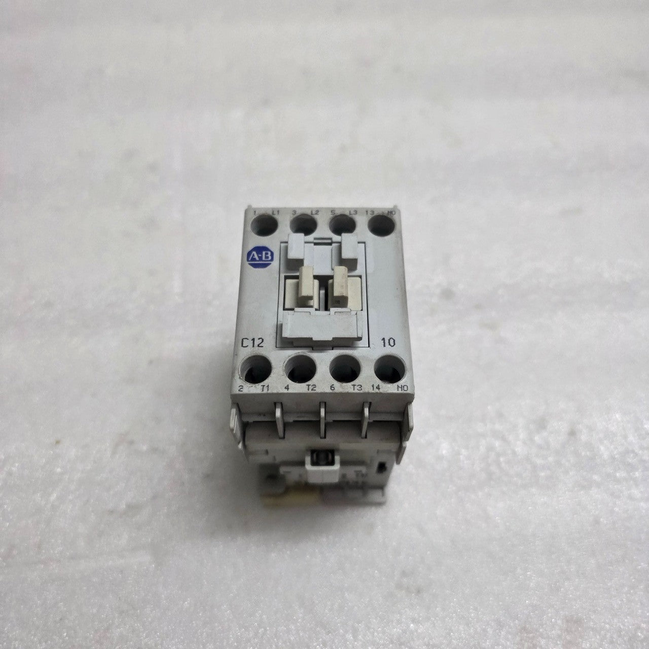 ALLEN-BRADLEY CAT 100-C12-10 SER A CONTACTOR COIL VOLTAGE 24V AC