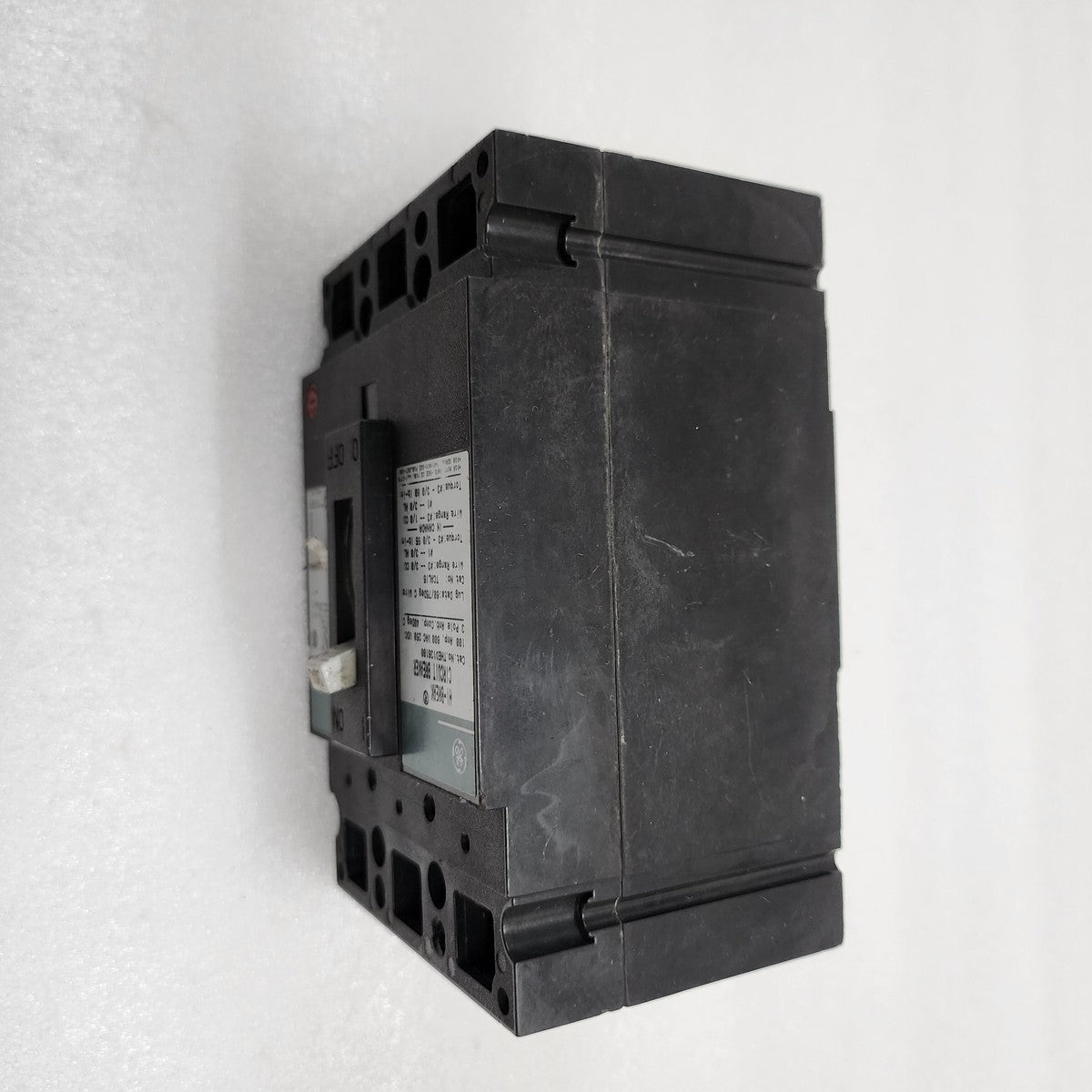 GE THED136100 3-POLE CIRCUIT BREAKER 100A GENERAL ELECTRIC