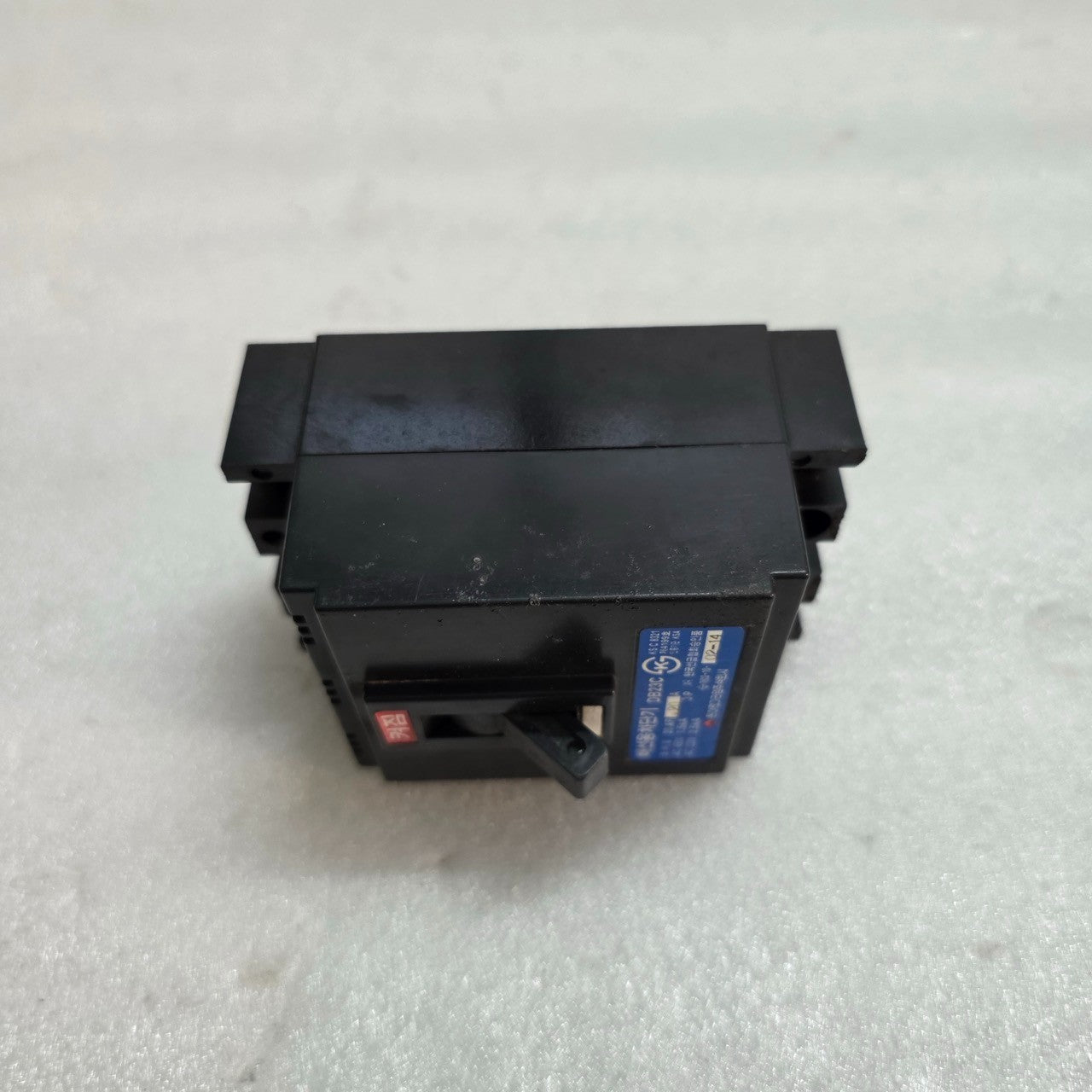 DONG-A ELECTRIC DB23C 3-POLE MOLDED CASE CIRCUIT BREAKER