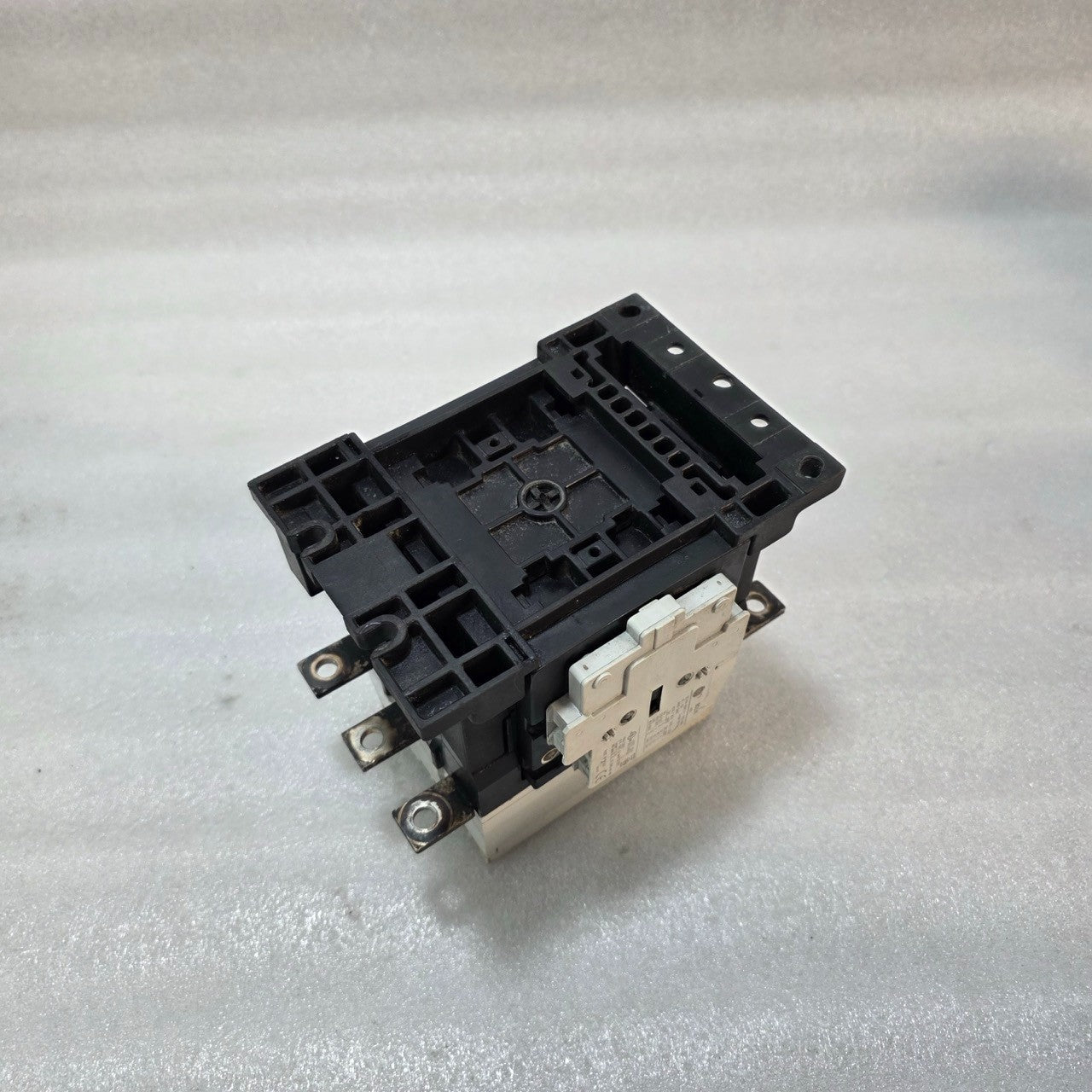 GENERAL ELECTRIC CK75CA300 3-POLE MAGNETIC CONTACTOR 150A