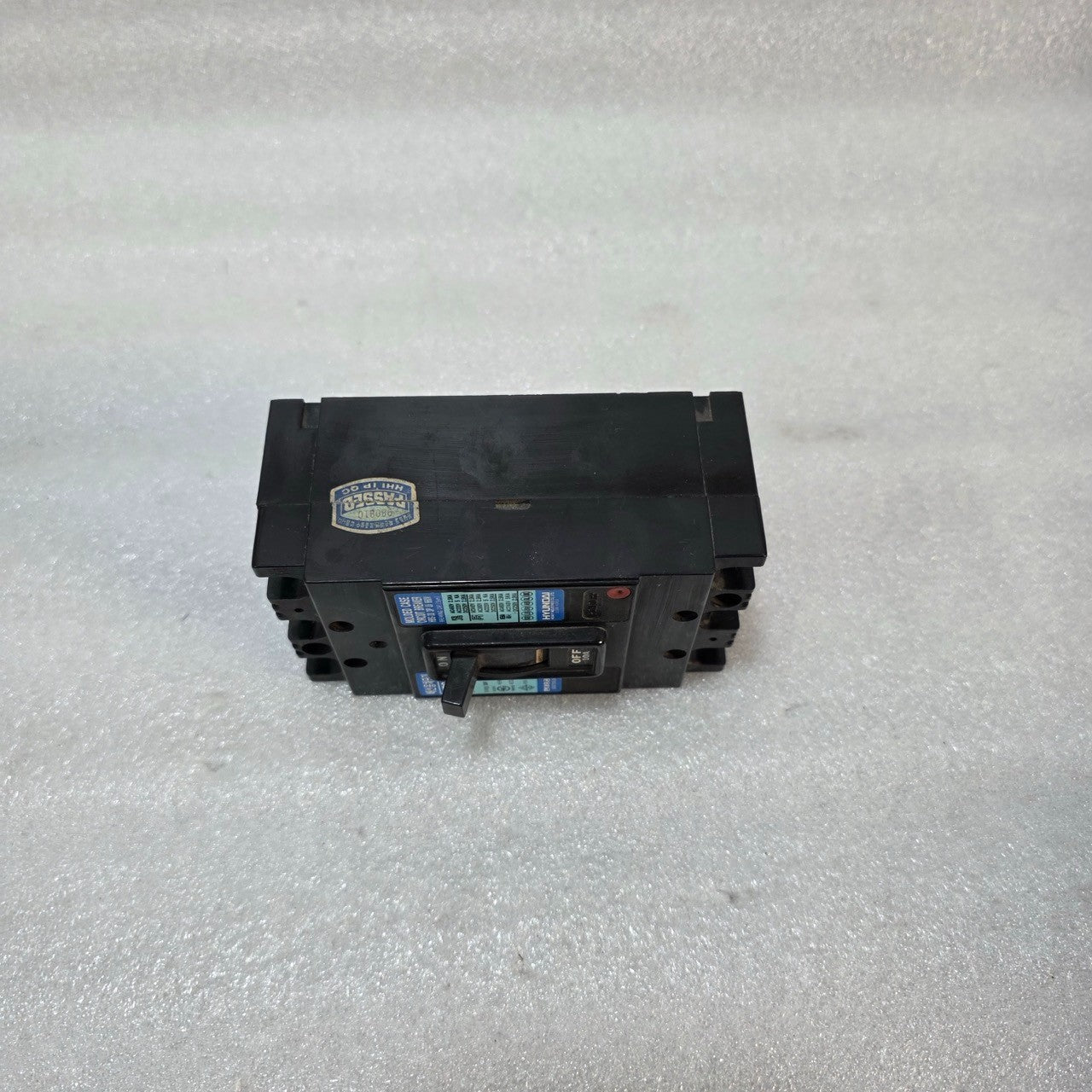 HYUNDAI HBS-33 3-POLE CIRCUIT BREAKER 10A