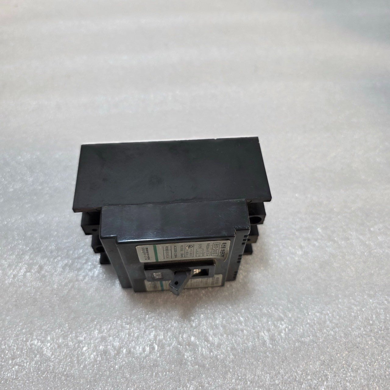 HYUNDAI ELECTRIC HO-30E 3 POLE MOLDED CASE CIRCUIT BREAKER (MCCB) 10A