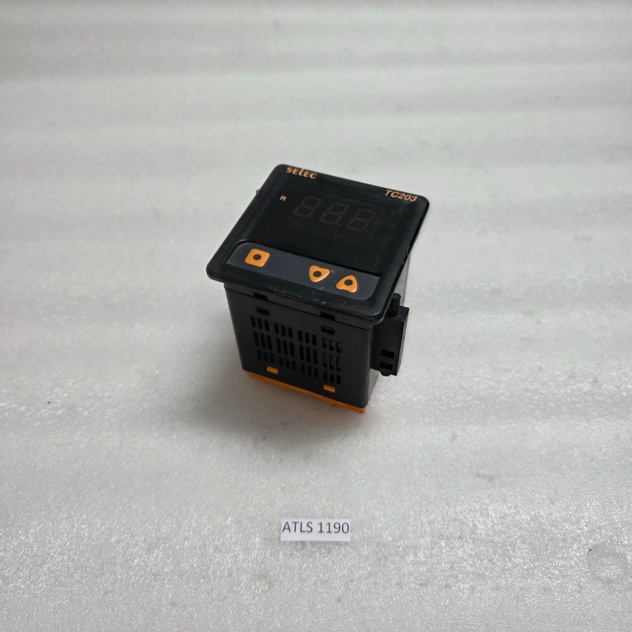 SELEC TC203AX DIGITAL PID/ON-OFF TEMPERATURE CONTROLLER