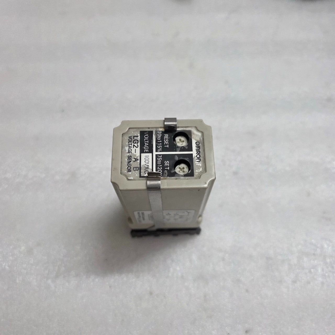 OMRON LG2-AB VOLTAGE SENSOR / VOLTAGE DETECTION RELAY 100V