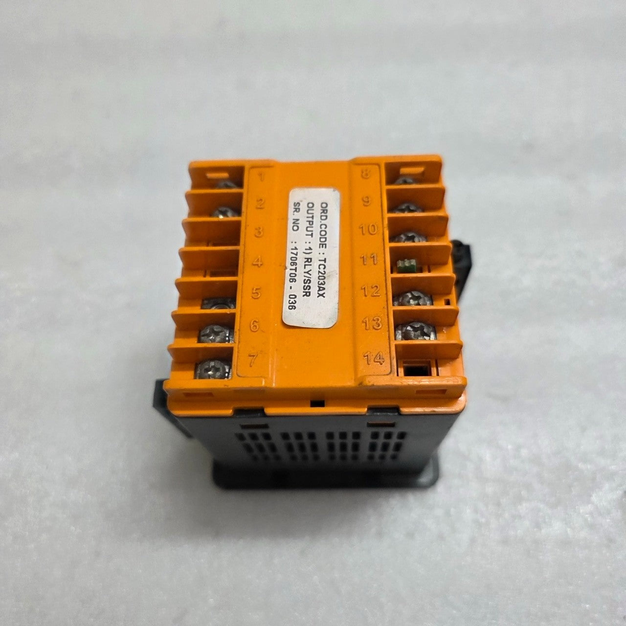 SELEC TC203AX DIGITAL PID/ON-OFF TEMPERATURE CONTROLLER