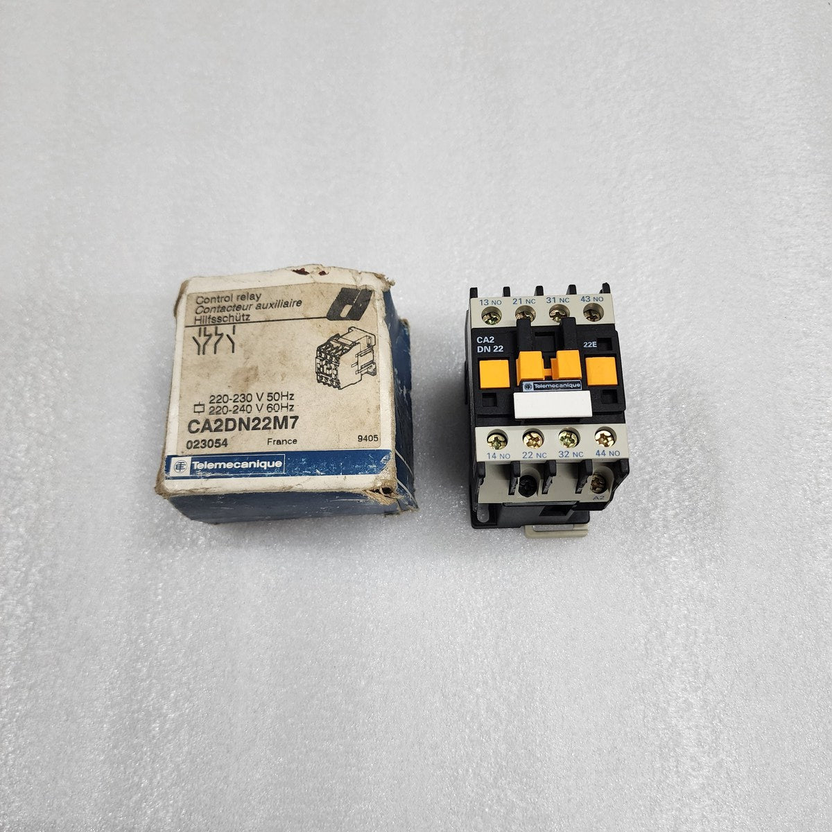 TELEMECANIQUE CA2DN22M7 CONTROL RELAY 023054 COIL VOLTAGE 220-230V - ARE Marine