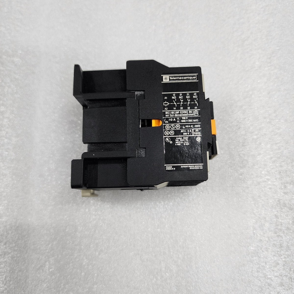 TELEMECANIQUE CA2DN22M7 CONTROL RELAY 023054 COIL VOLTAGE 220-230V - ARE Marine