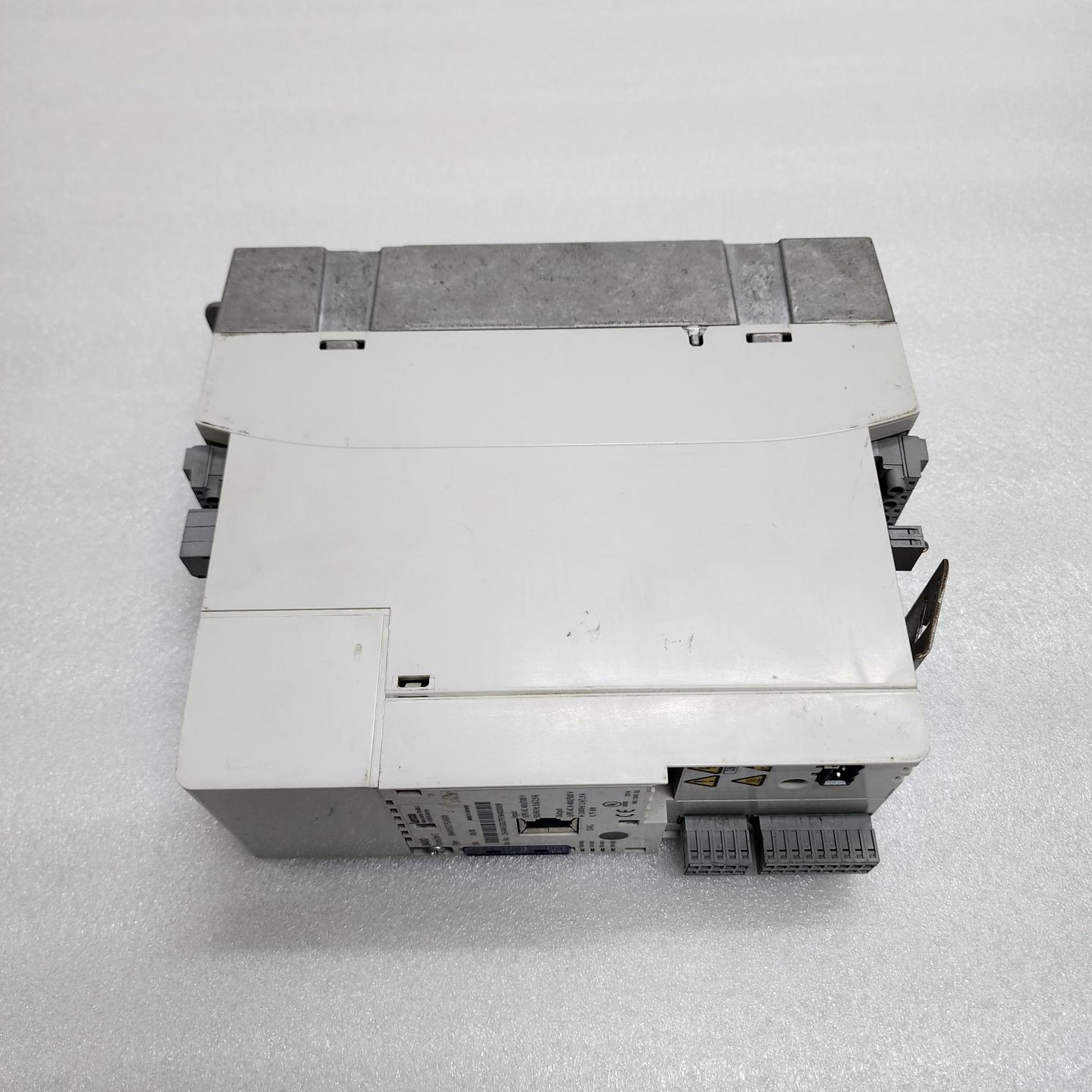 LENZE E84AVSCE7514SXO 0.75 KW 2.4A 8400 FREQUENCY INVERTER