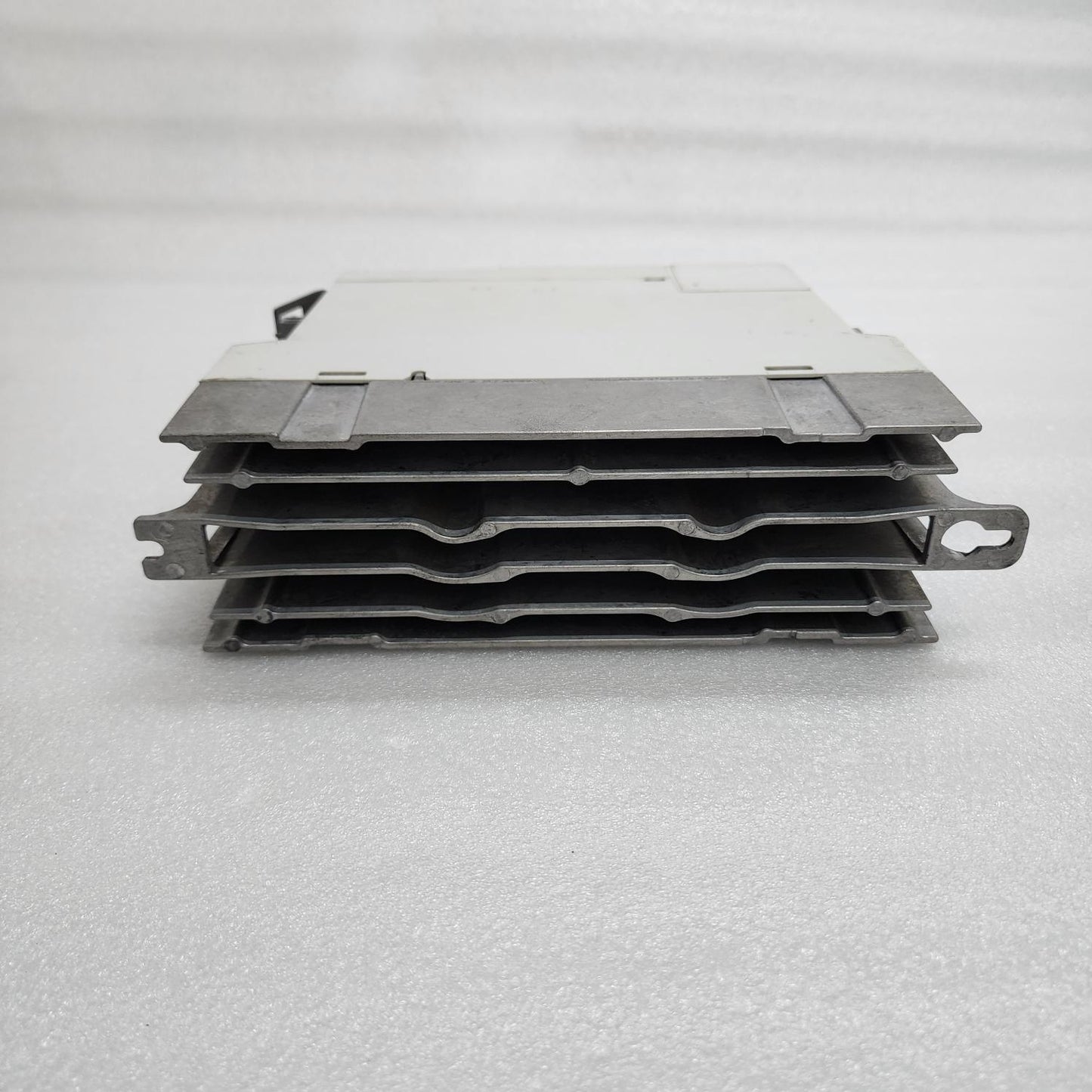 LENZE E84AVSCE7514SXO 0.75 KW 2.4A 8400 FREQUENCY INVERTER