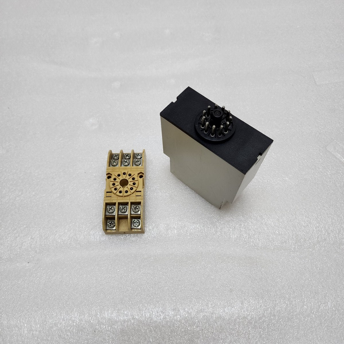 CARLO GAVAZZI PMC01D230 MULTIFUNCTION TIMER 230V