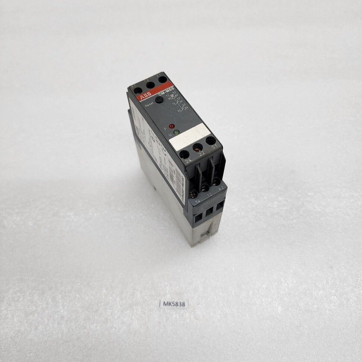 ABB CM-MSS THEMRISTOR RELAY 1SVR430811R0300 110-130V