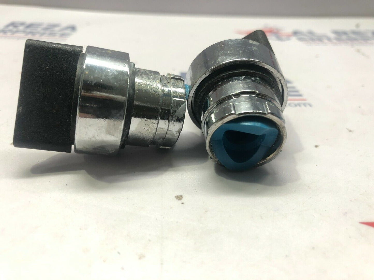 HITEC 100460 3-POSITION SWITCH LOT OF 2 UNIT