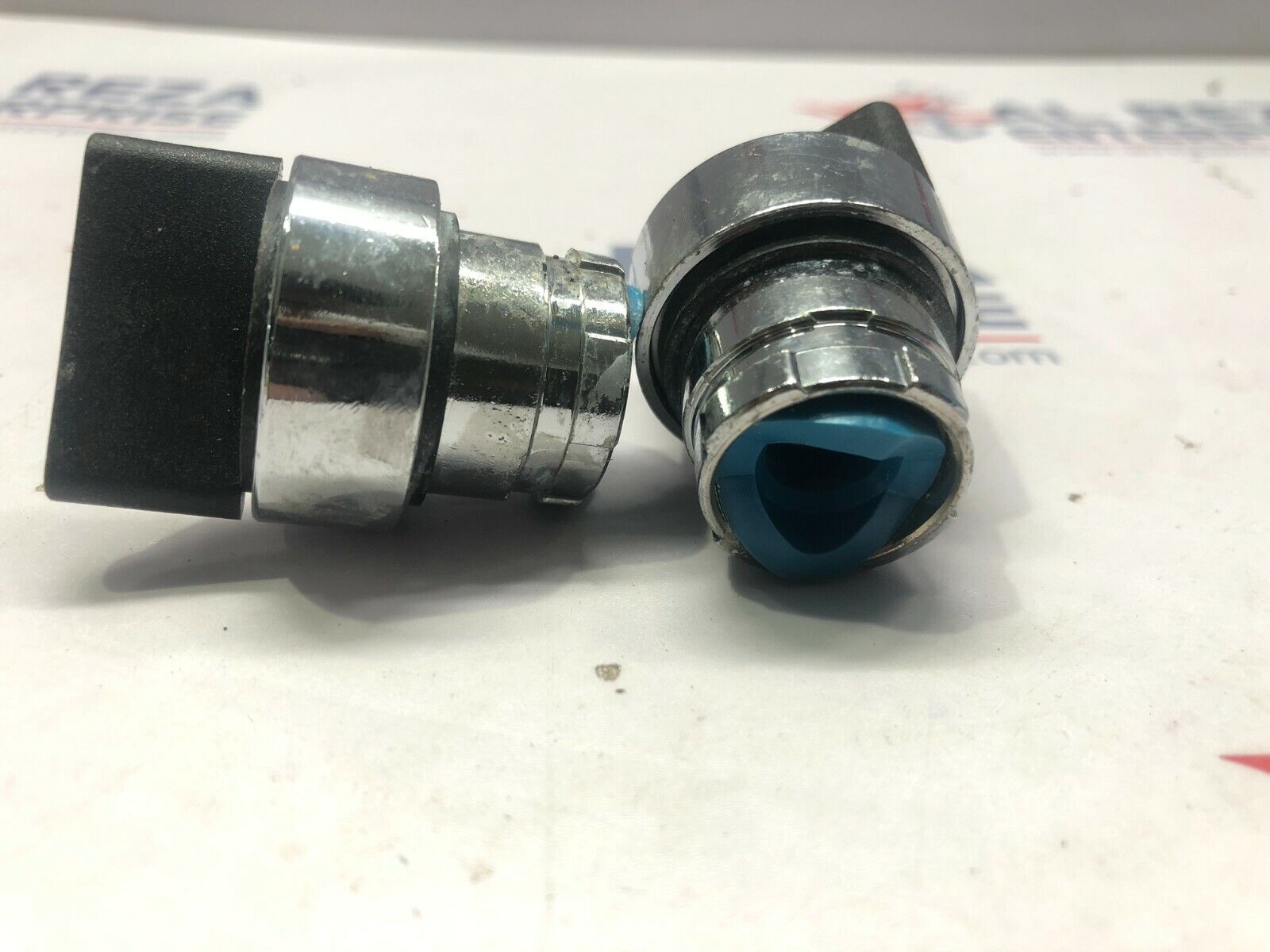 HITEC 100460 3-POSITION SWITCH LOT OF 2 UNIT