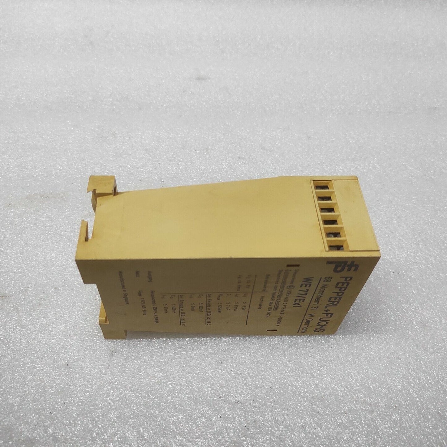 PEPPERL + FUCHS WE77/EX1 SWITCH AMPLIFIER 220V