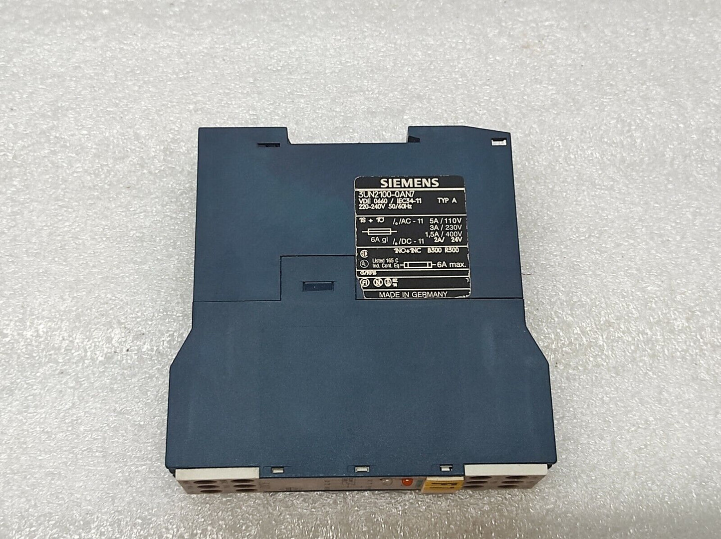 SIEMENS 3UN2100-0AN7 THERMISTOR PROTECTION RELAY 220-240V LOT OF 2