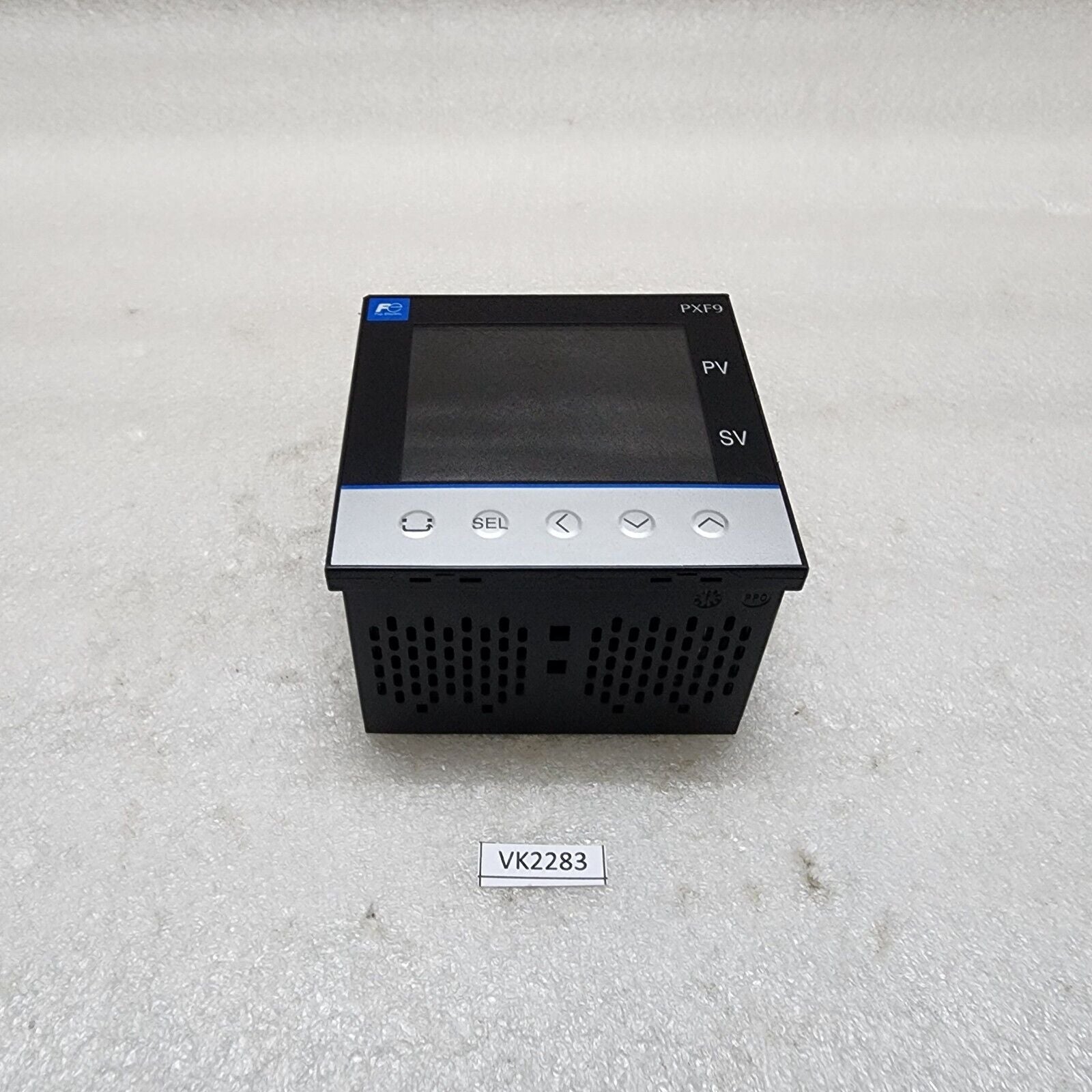 FUJI ELECTRIC PXF9AER2-1V100-P TEMPERATURE CONTROLLER 100-240VAC