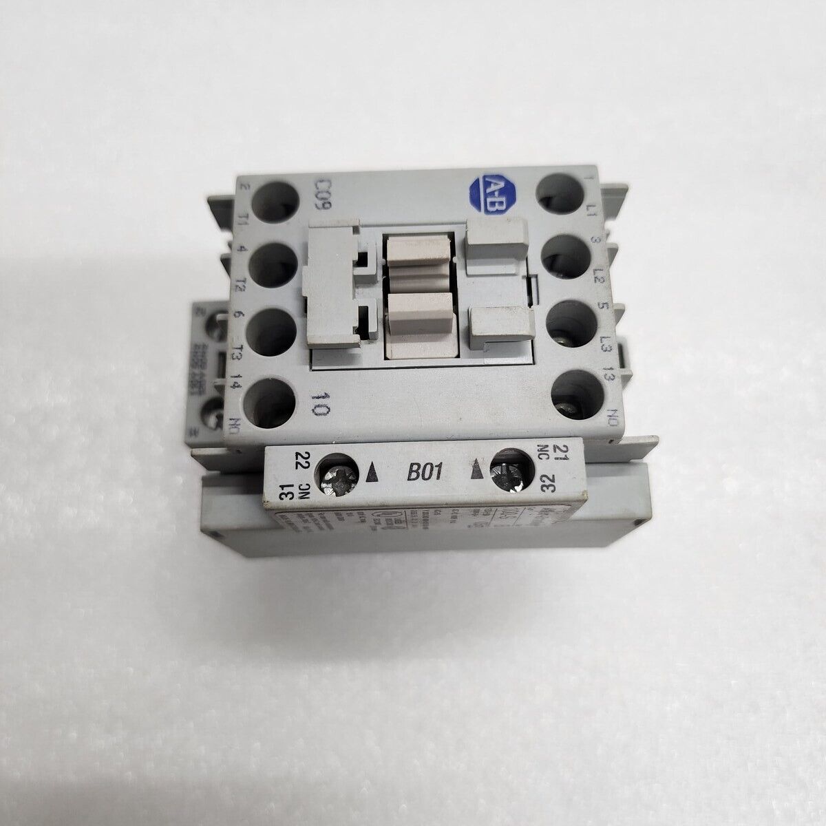 ALLEN BRADLEY CAT 100-C09-10 SER A MAGNETIC CONTACTOR 32A COIL VOLTAGE 110-120V