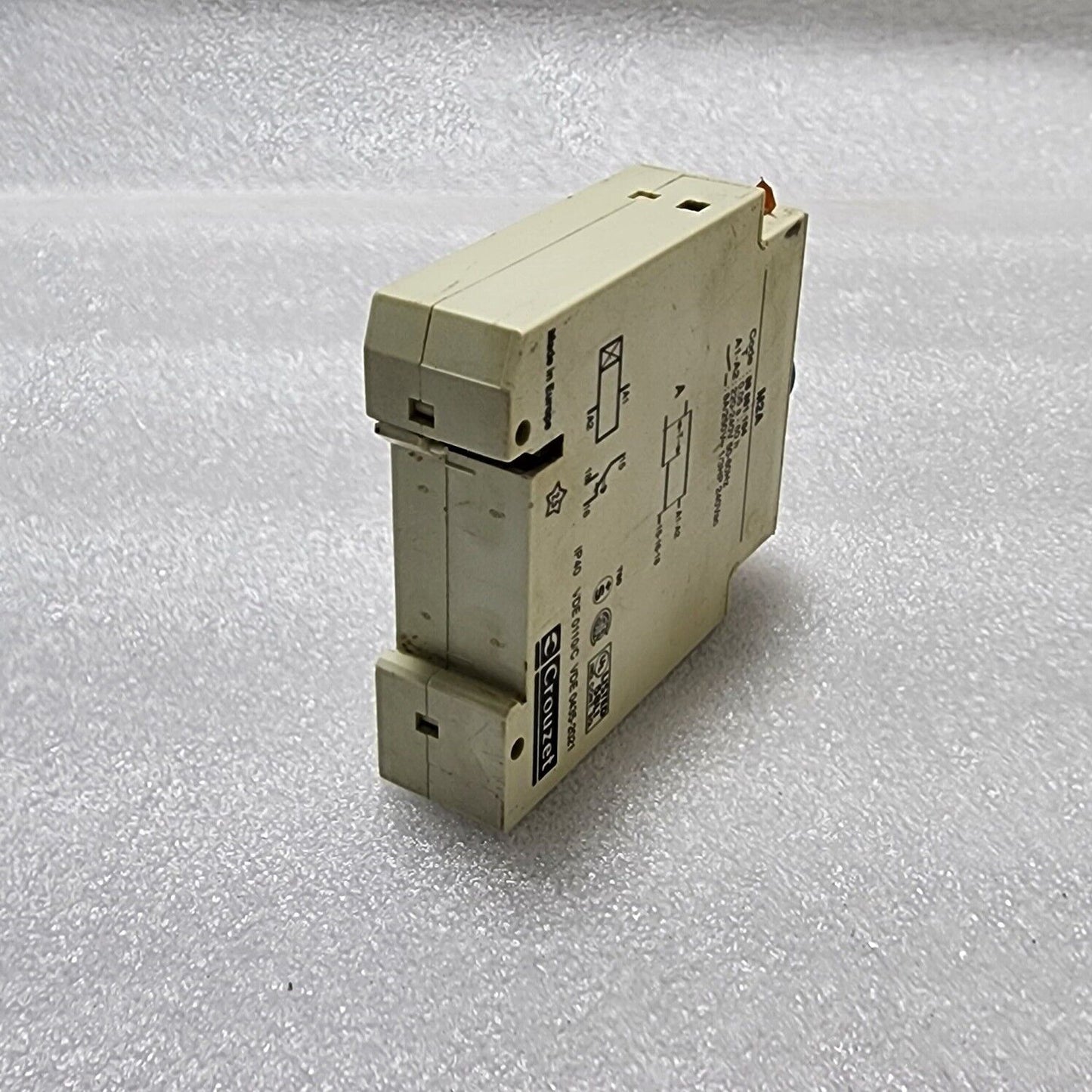 CROUZET M2A TIME DELAY RELAY 88881104 220-240V