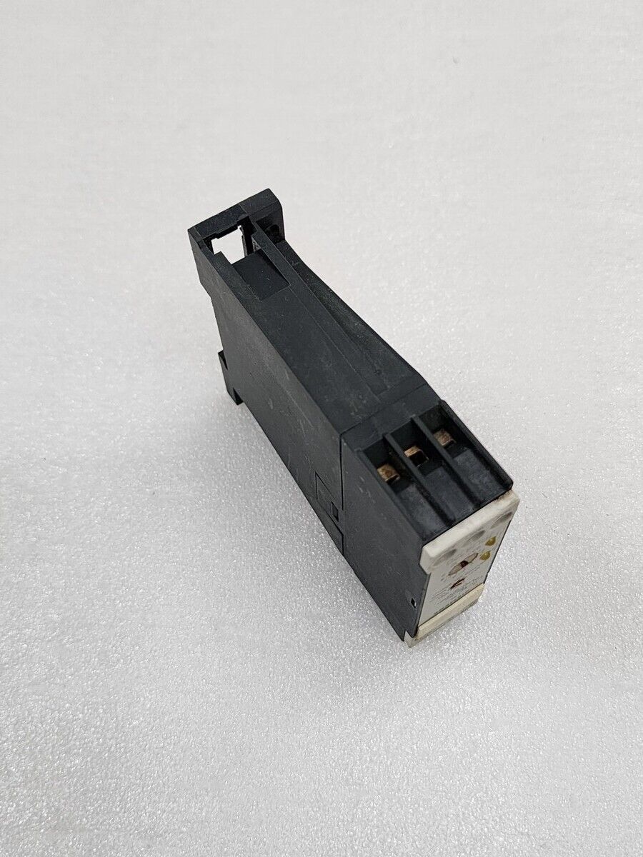 SIEMENS 7PU4120-2AN20 TIME DELAY RELAY 220-240V