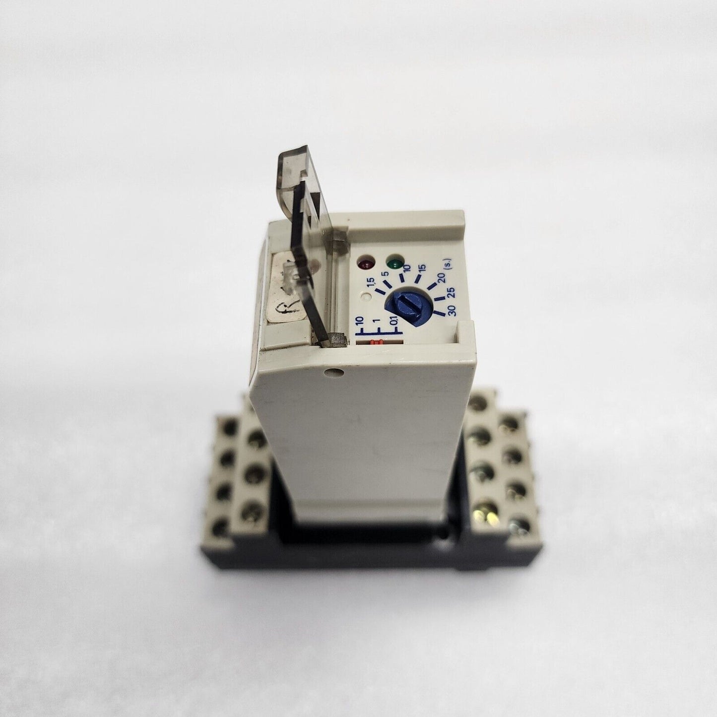 TELEMECANIQUE RHT418B ON DELAY TIMING RELAY WITH SUPPRESSOR