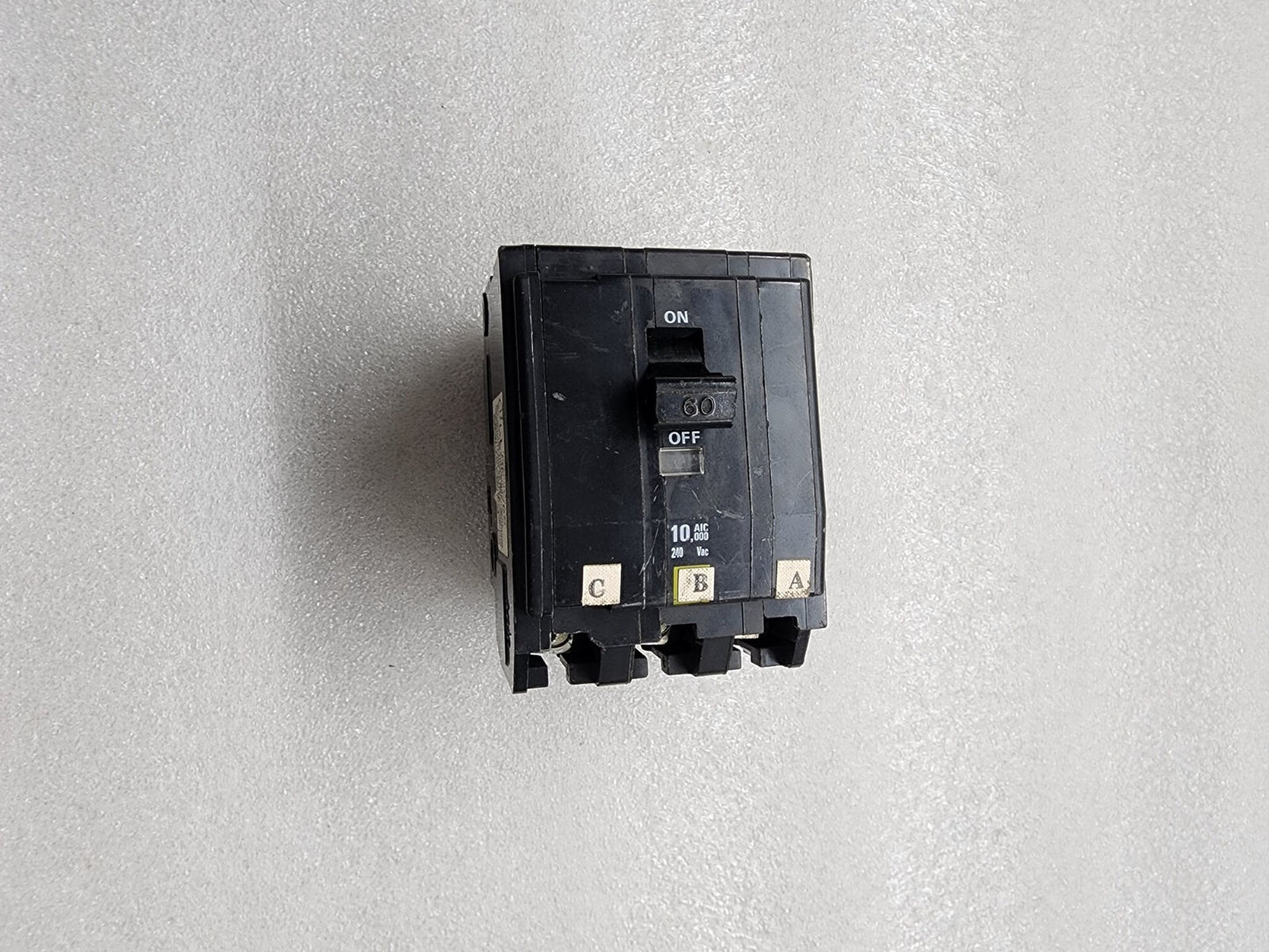 SQUARE D NE-2768 3-POLE CIRCUIT BREAKER 60A