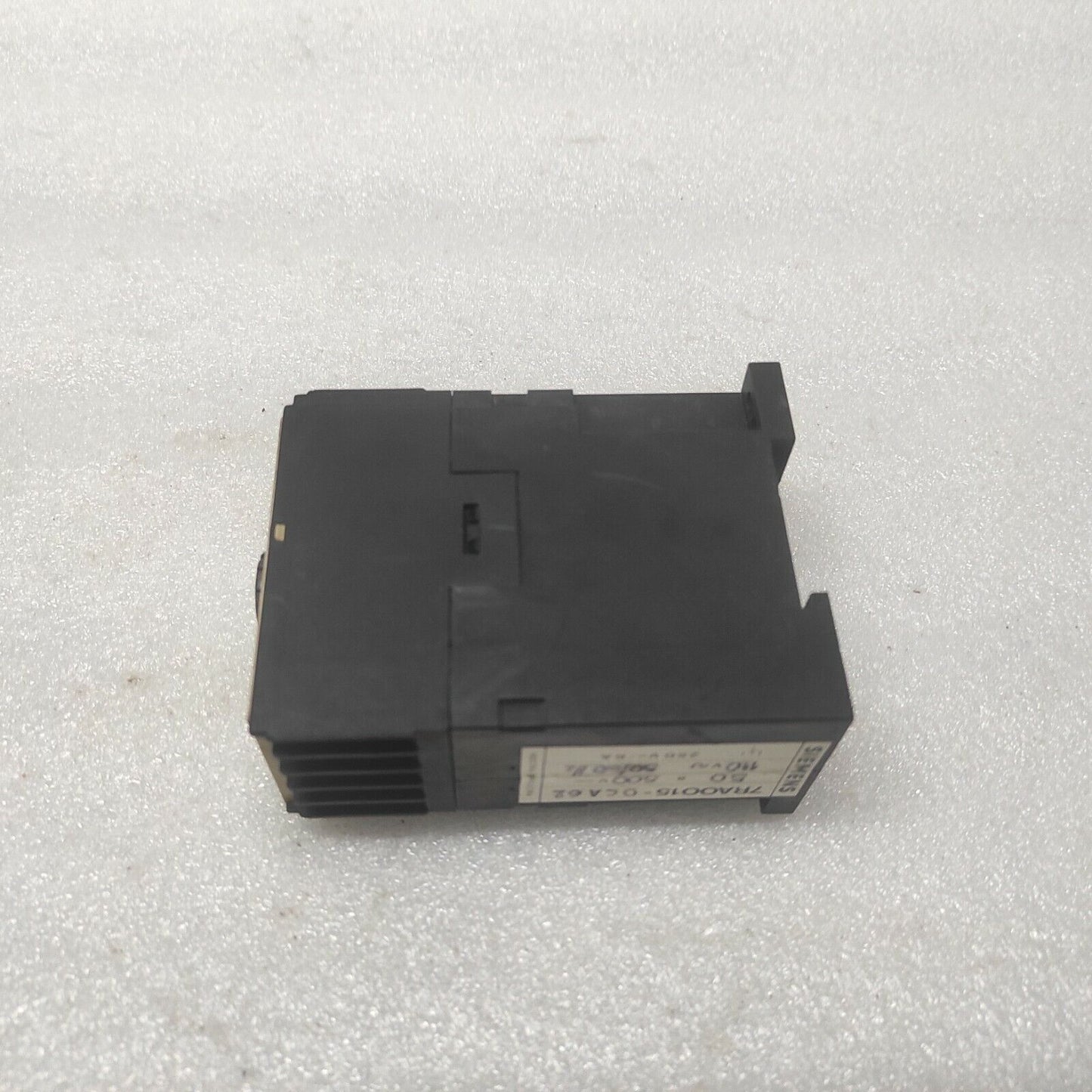 SIEMENS 7RA0015-0CA62 VOLTAGE RELAY