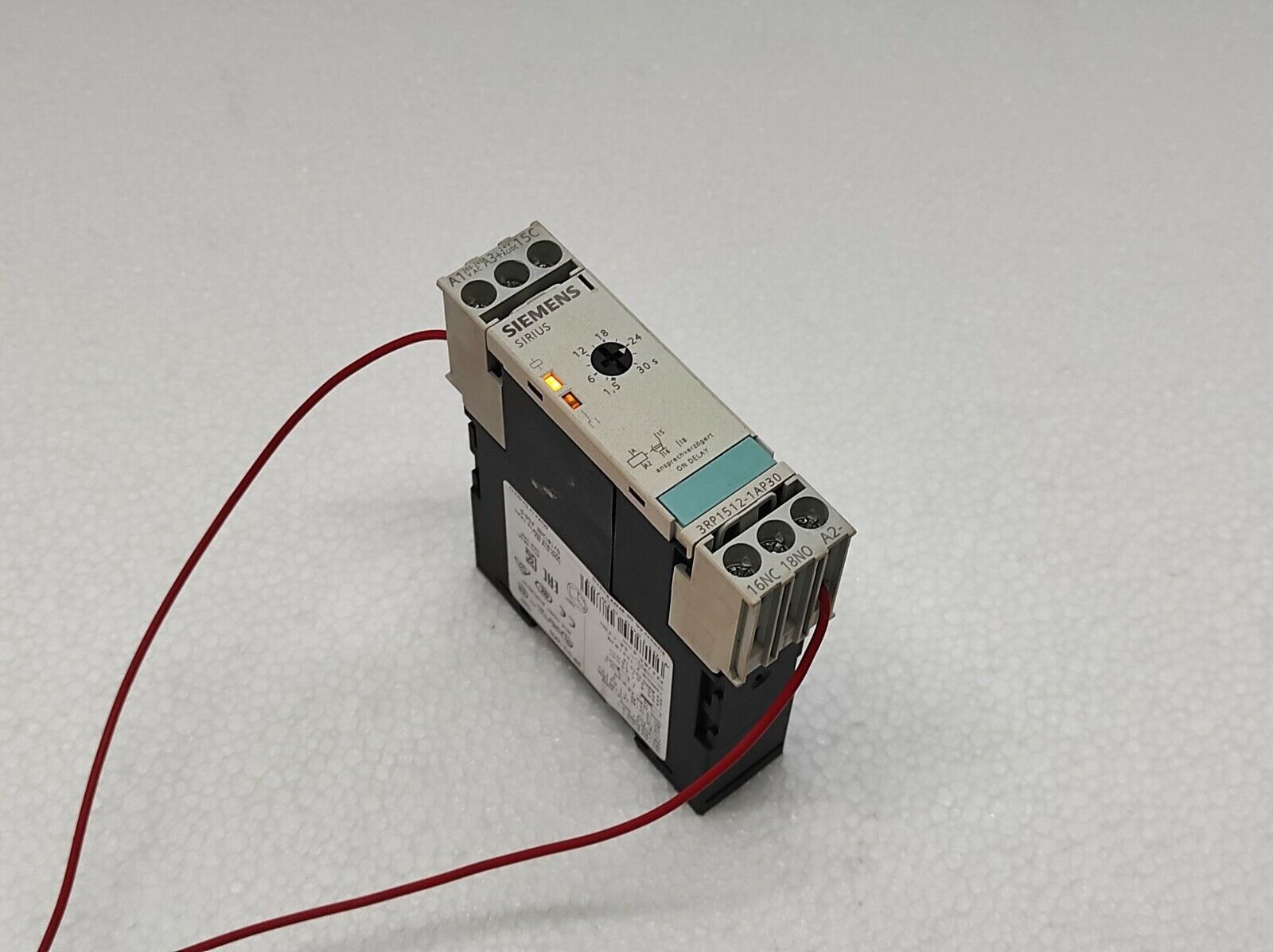 Siemens 3RP1512-1AP30 SPDT Timer Relay