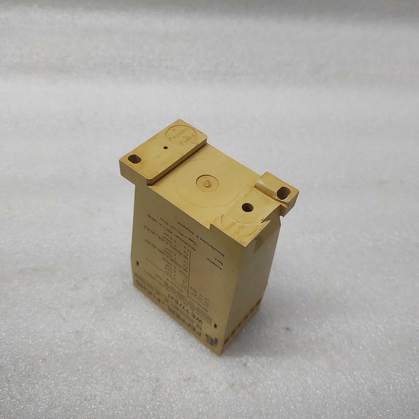 PEPPERL + FUCHS WE77/EX1 SWITCH AMPLIFIER 220V